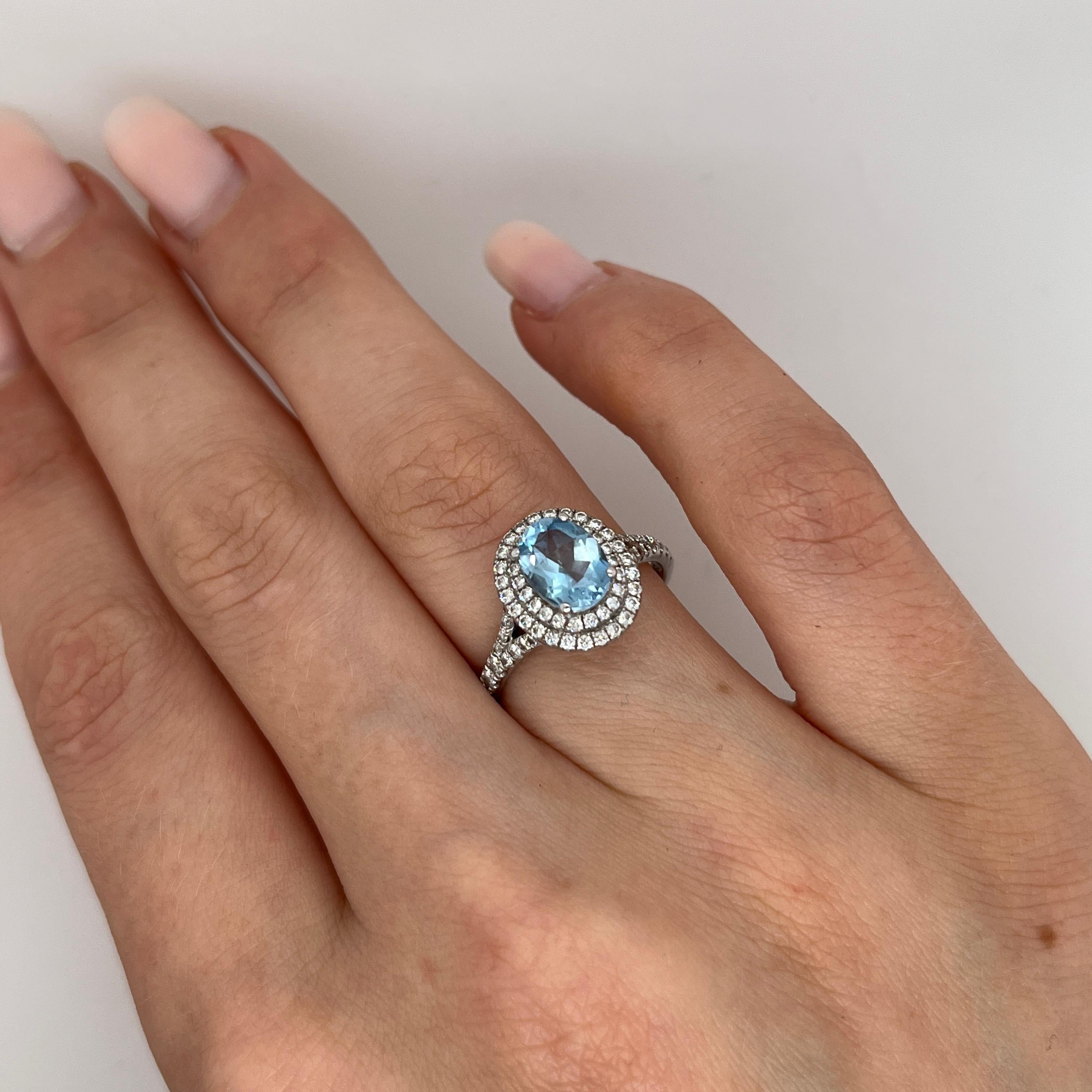 Taglio ovale Anello con acquamarina e diamanti in oro bianco 18 ct. in vendita