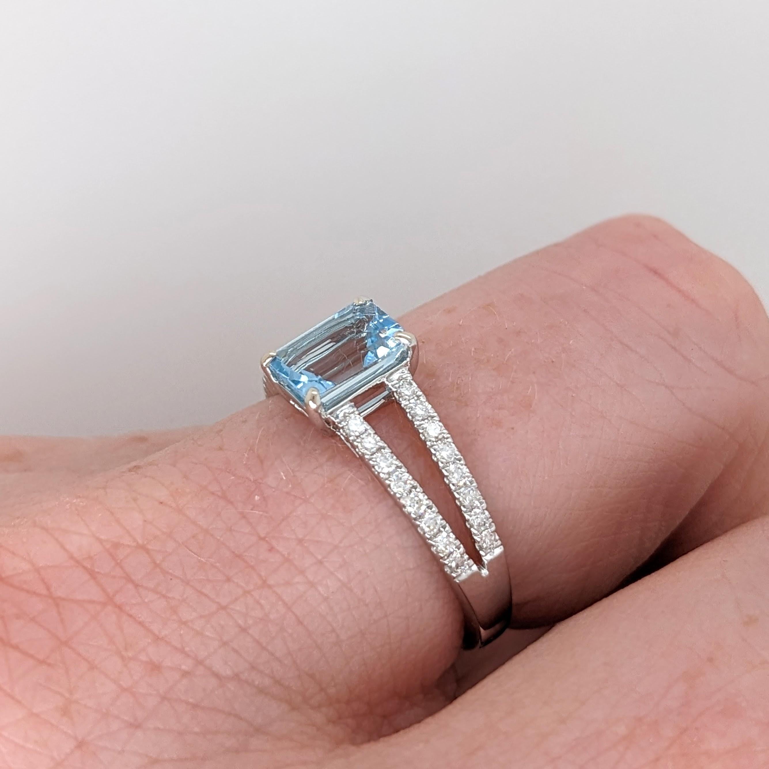 Modern Aquamarine Ring w Natural Diamonds in Solid 14K Gold EM 7x5mm For Sale