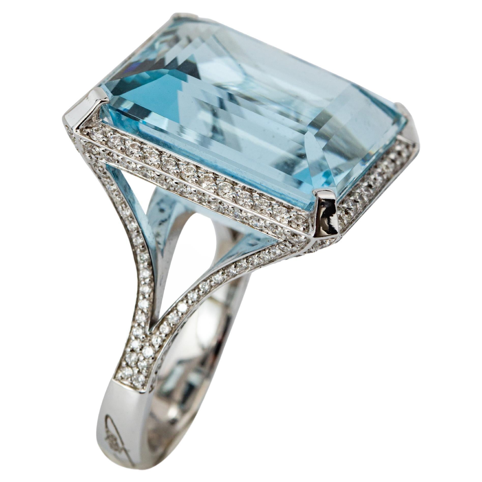 "Costis" Aquamarine Ring with 29.42 carats Aquamarine and Diamonds For Sale