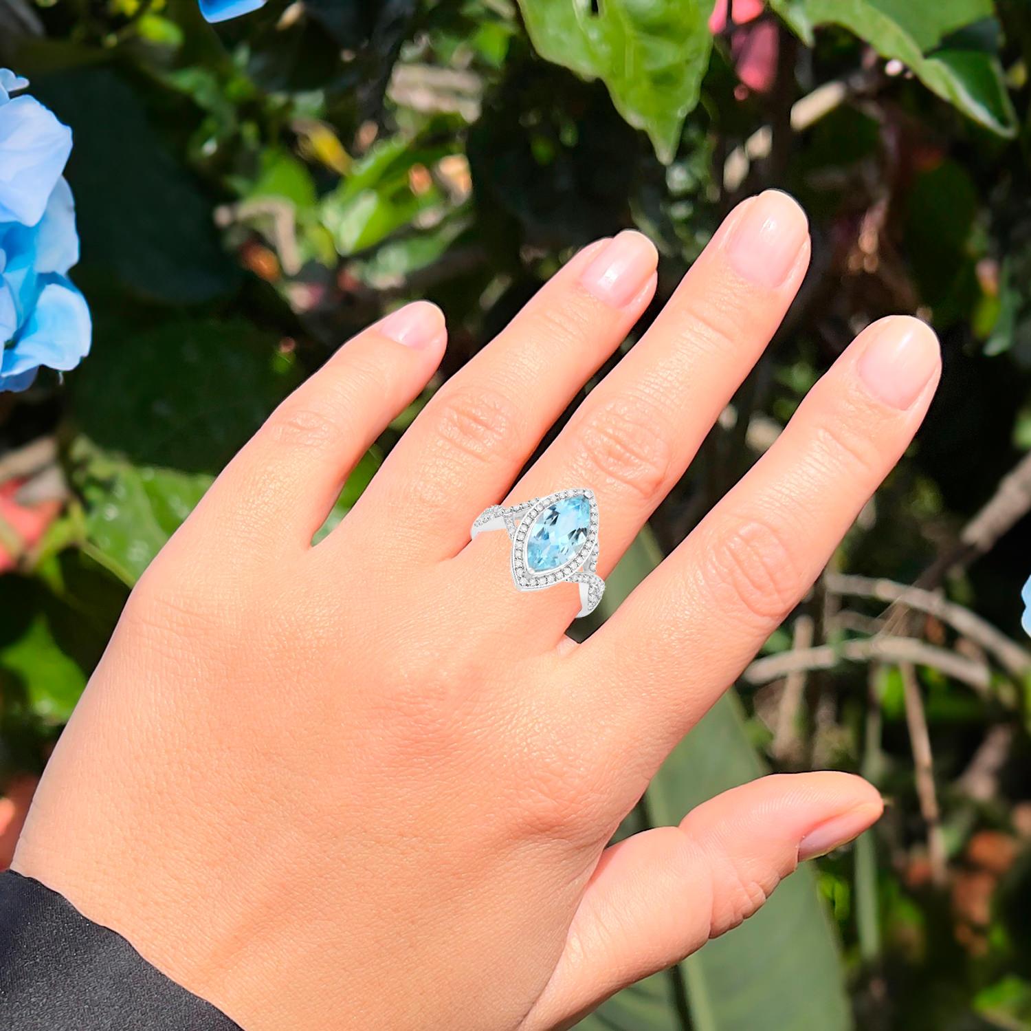 Contemporary Aquamarine Ring With Diamonds 2.24 Carats 14K White Gold For Sale