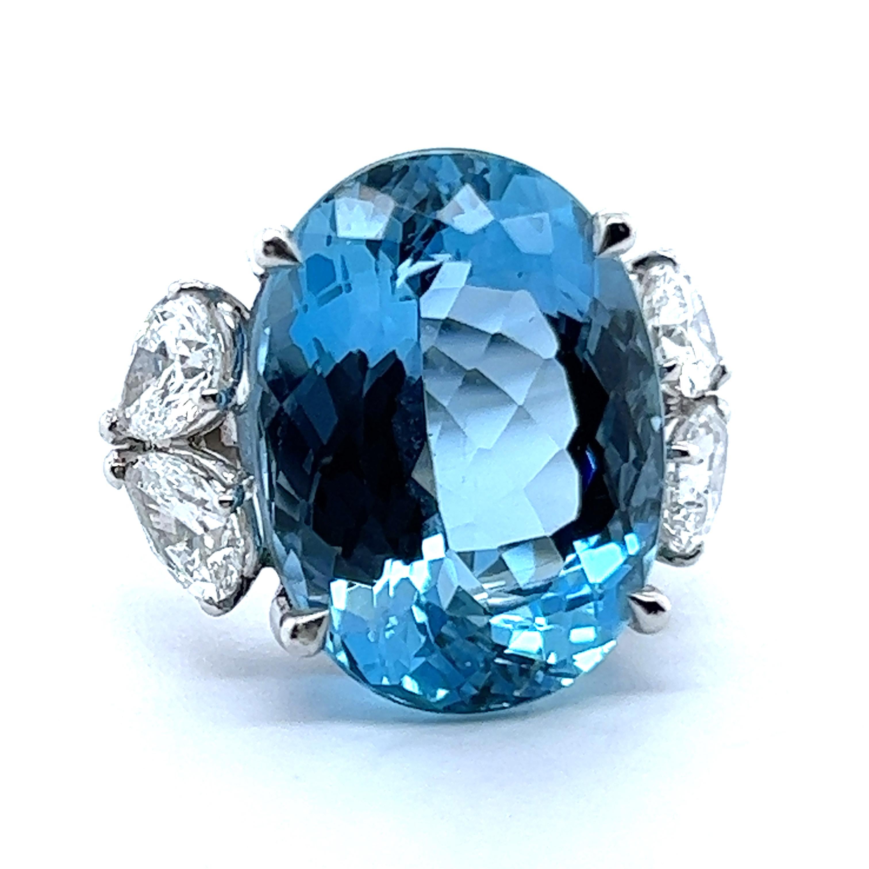 Aquamarine Ring with Diamonds in 14 Karat White Gold For Sale 5
