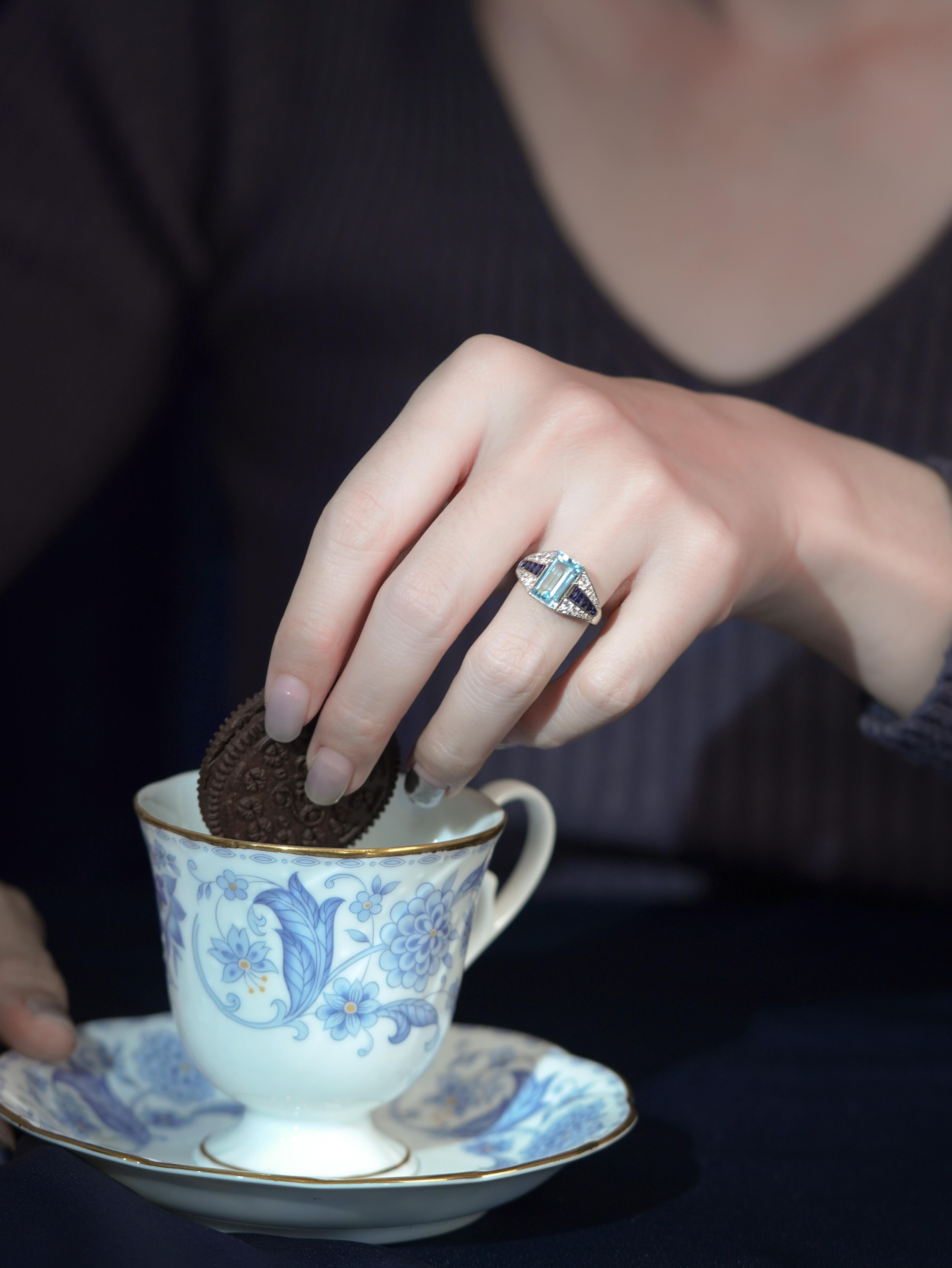 Bague de fiançailles en or blanc 18 carats aigue-marine, saphir et diamant de style Art déco Pour femmes en vente