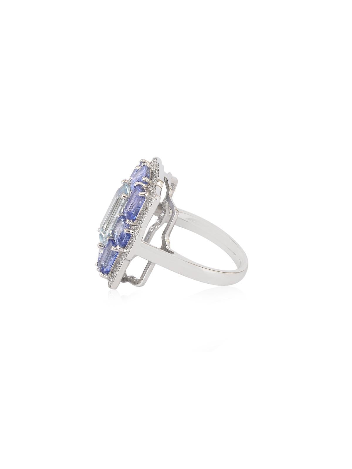 Aquamarine Sapphire and diamond cocktail ring in 18K gold In New Condition For Sale In Jaipur, IN