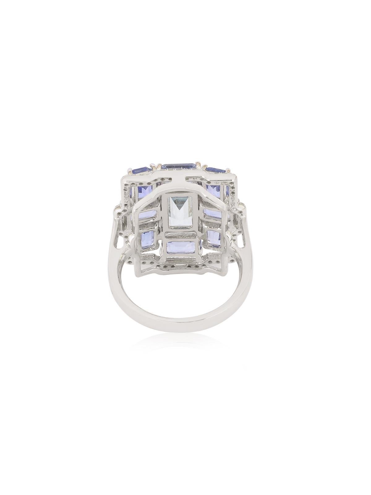 Women's or Men's Aquamarine Sapphire and diamond cocktail ring in 18K gold For Sale
