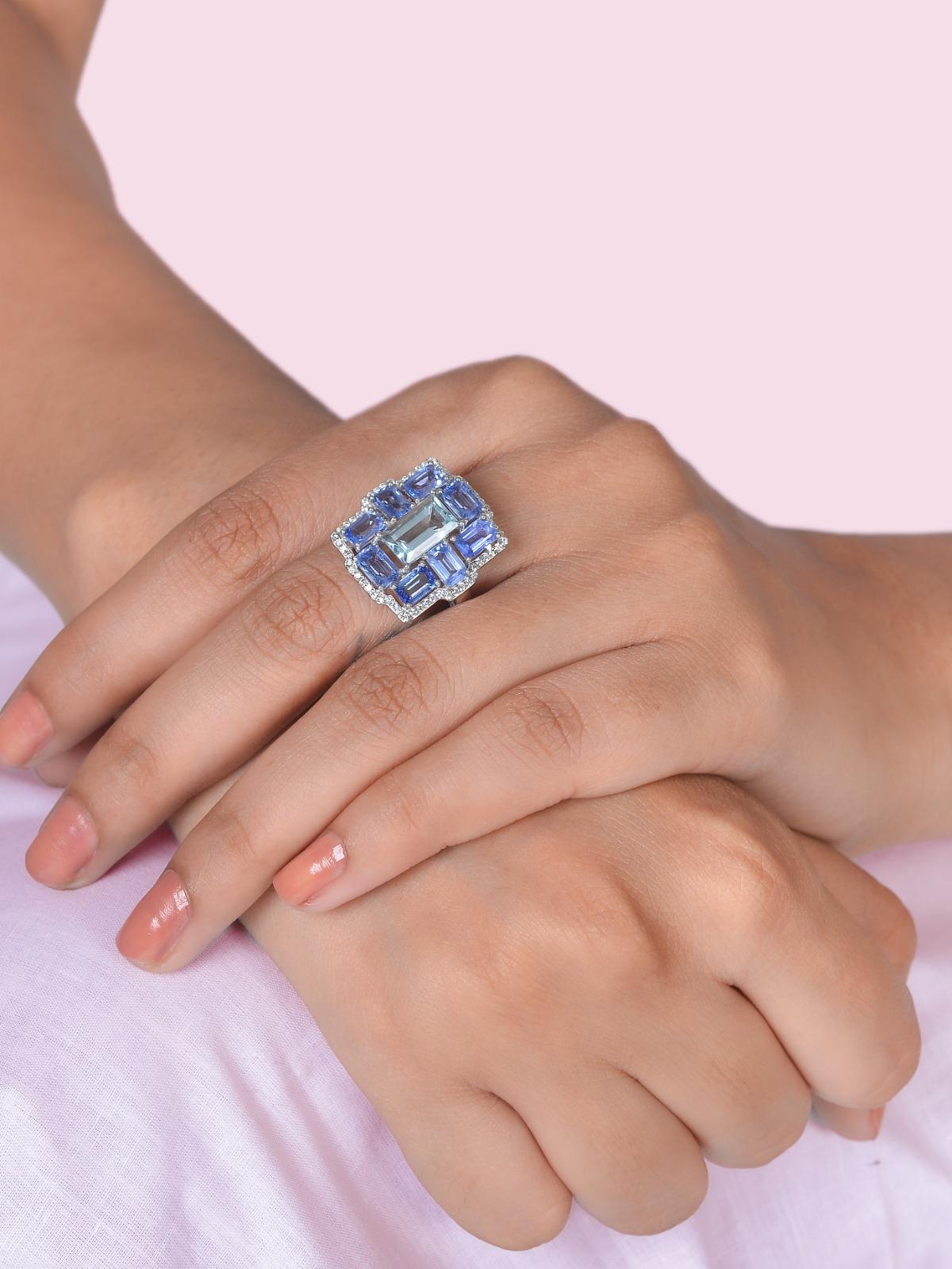 Aquamarine Sapphire and diamond cocktail ring in 18K gold For Sale 1