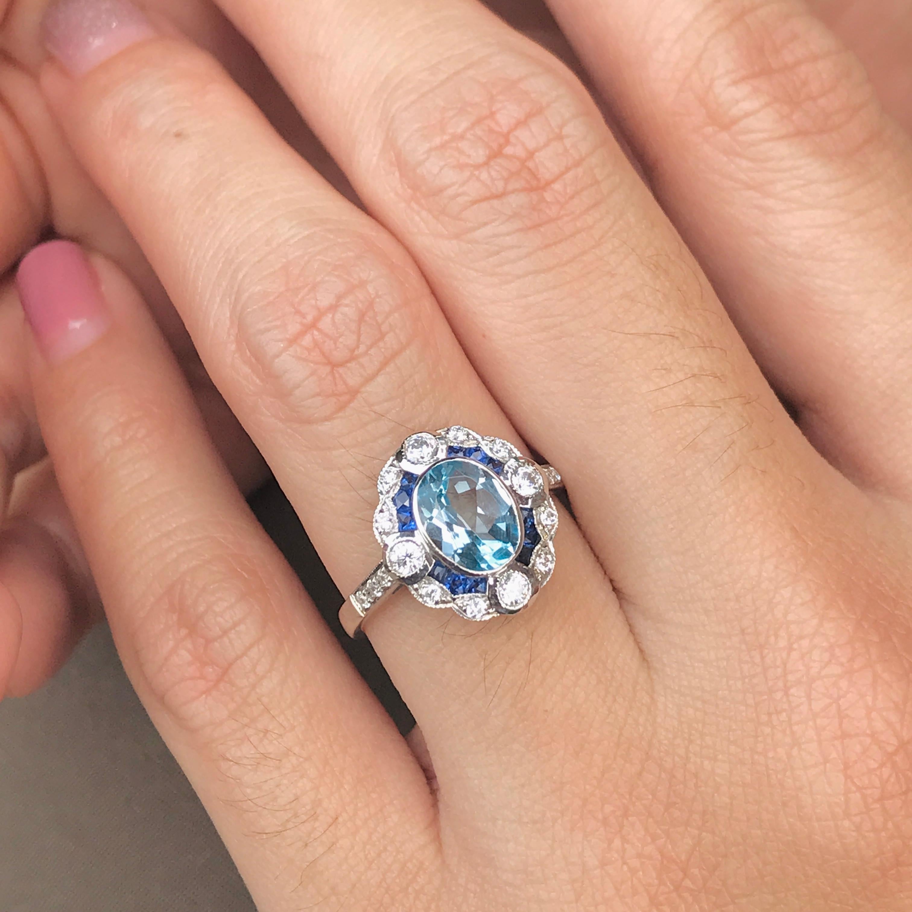 Aquamarine Sapphire Diamond Art Deco Style Engagement Ring in 18K White Gold In New Condition For Sale In Bangkok, TH