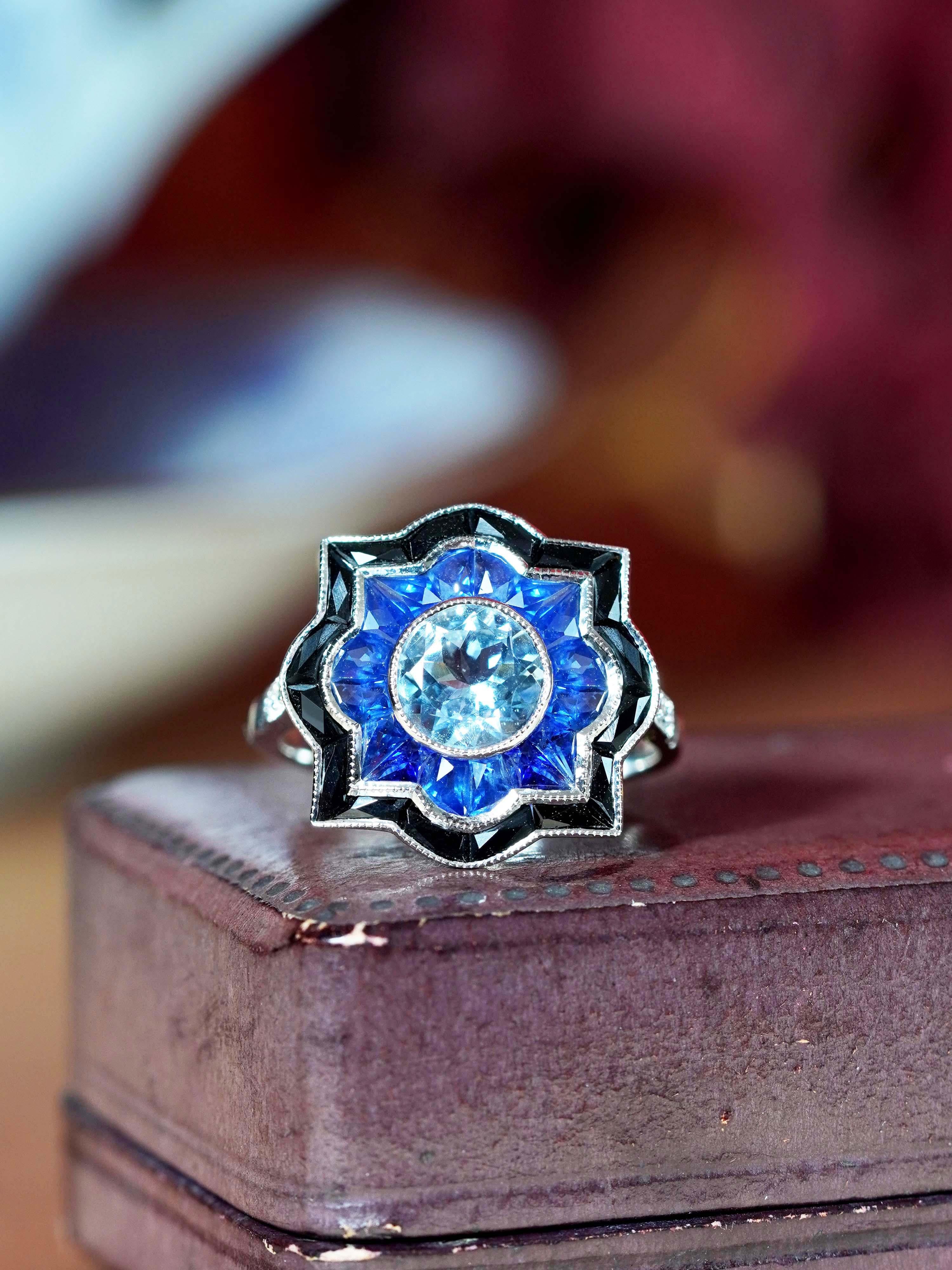 En venta: Aguamarina Zafiro Ónix Anillo de Compromiso Blanco Estilo Art Decó en Oro Blanco de 18 K  2