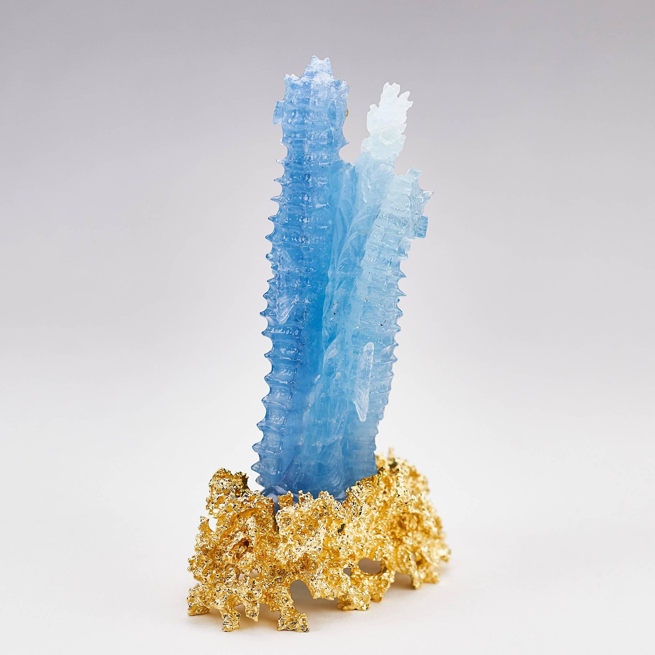 Aquamarine Seahorses with 18 Carat Gold Coral-Base, Carved by Michael Peuster In Excellent Condition For Sale In Idar-Oberstein, DE