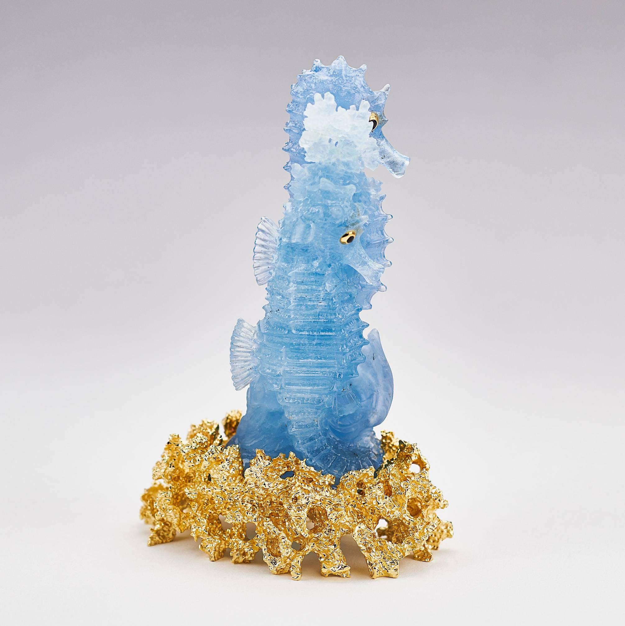 Women's or Men's Aquamarine Seahorses with 18 Carat Gold Coral-Base, Carved by Michael Peuster For Sale