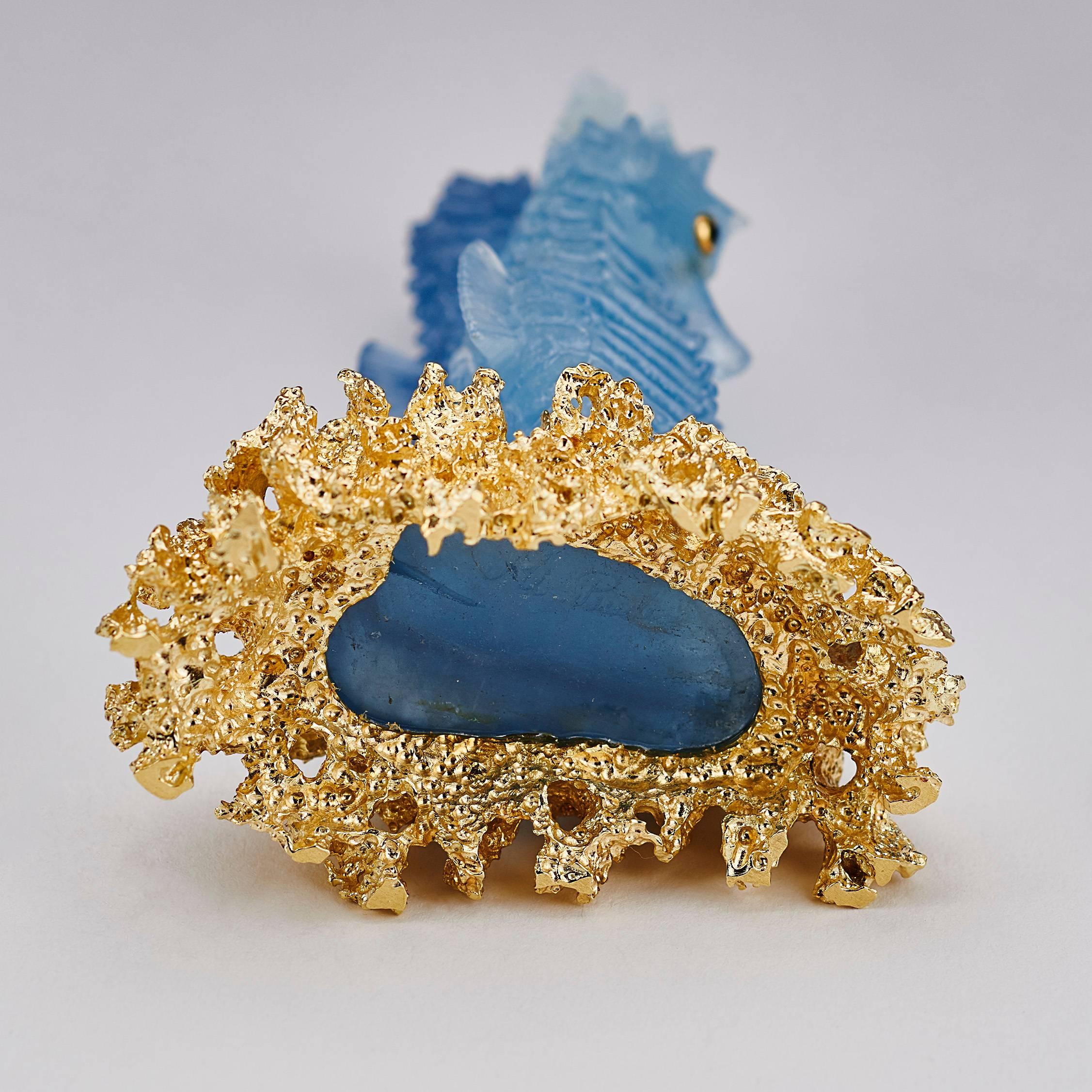 Aquamarine Seahorses with 18 Carat Gold Coral-Base, Carved by Michael Peuster For Sale 2