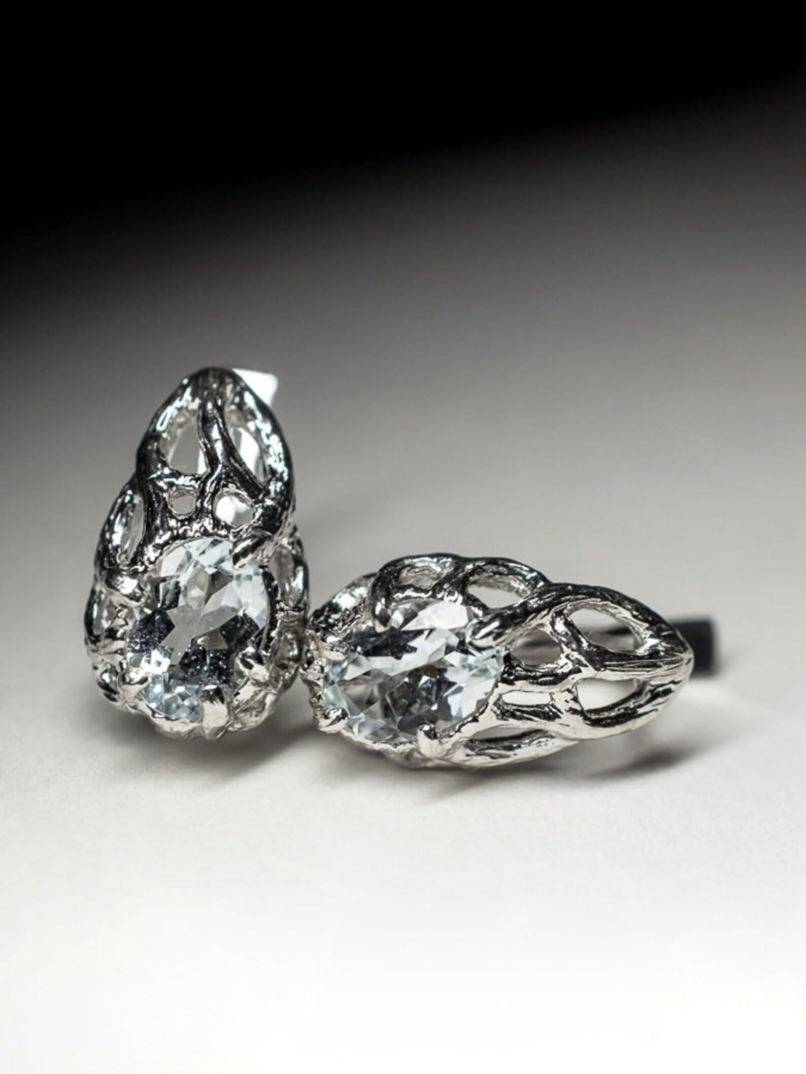 Artiste Boucles d'oreilles aigue-marine taille ovale transparente glace style Olaf en béryl bleu glacé en vente