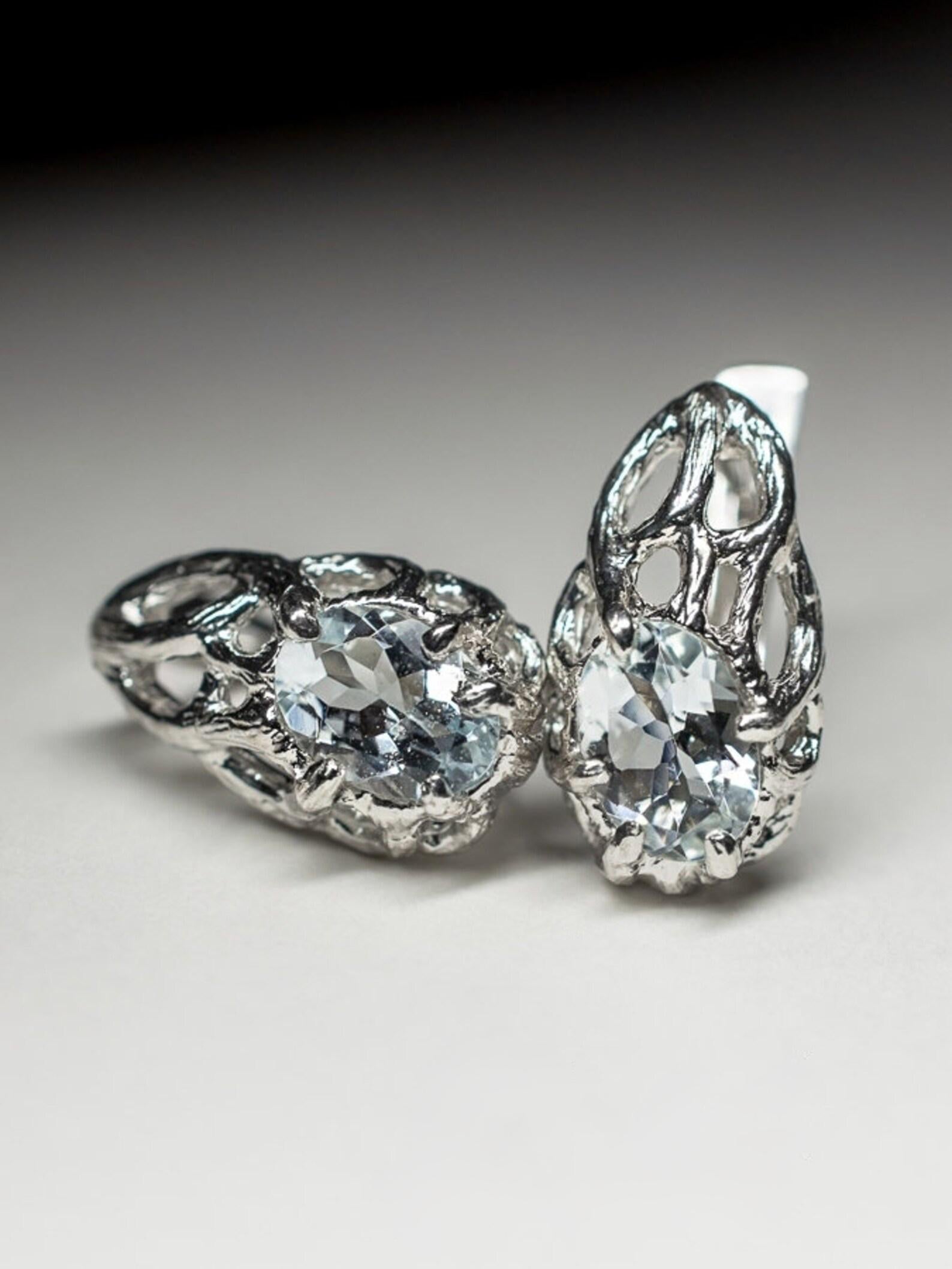 Boucles d'oreilles aigue-marine taille ovale transparente glace style Olaf en béryl bleu glacé Neuf - En vente à Berlin, DE