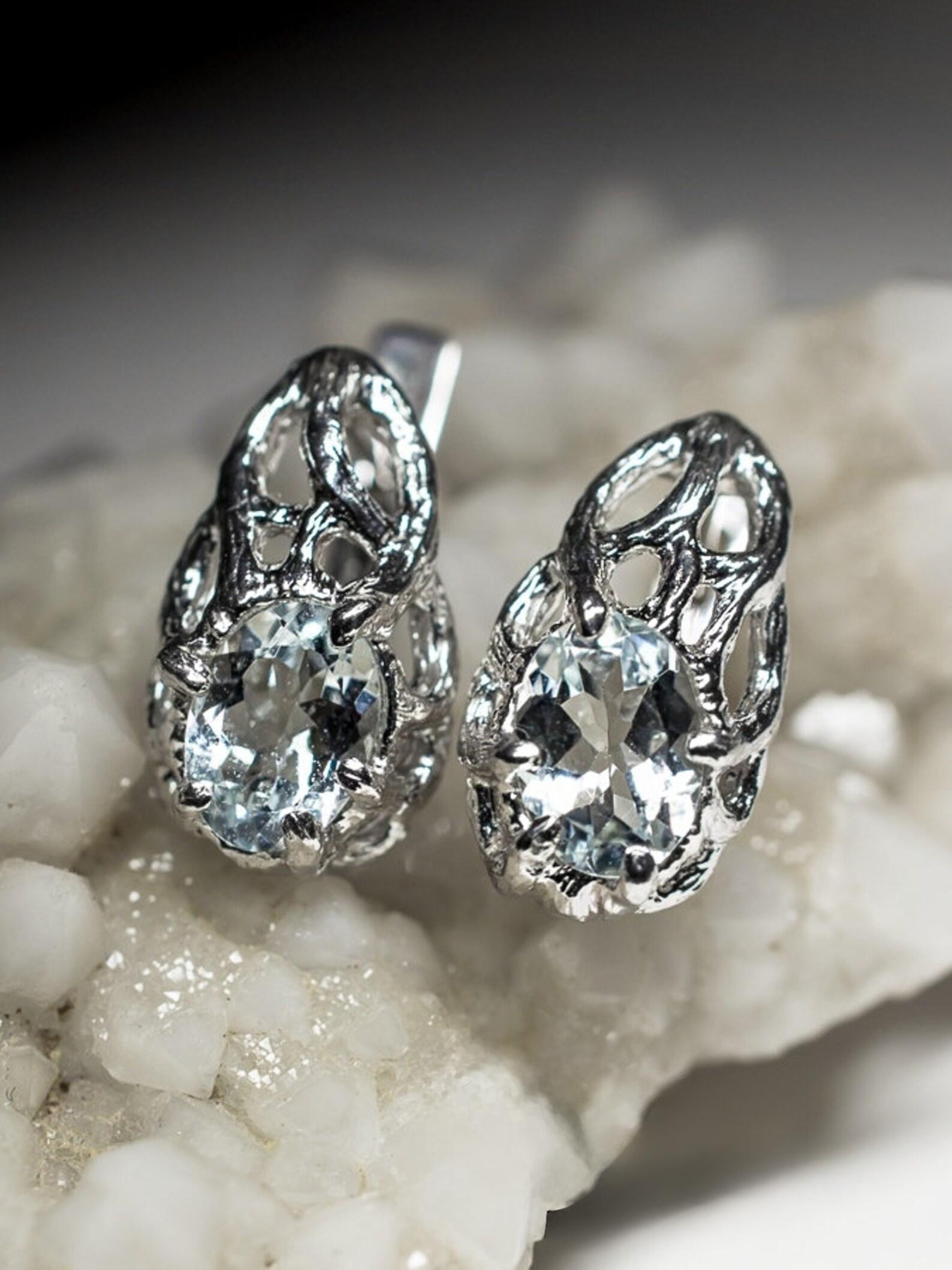 Boucles d'oreilles aigue-marine taille ovale transparente glace style Olaf en béryl bleu glacé en vente 2