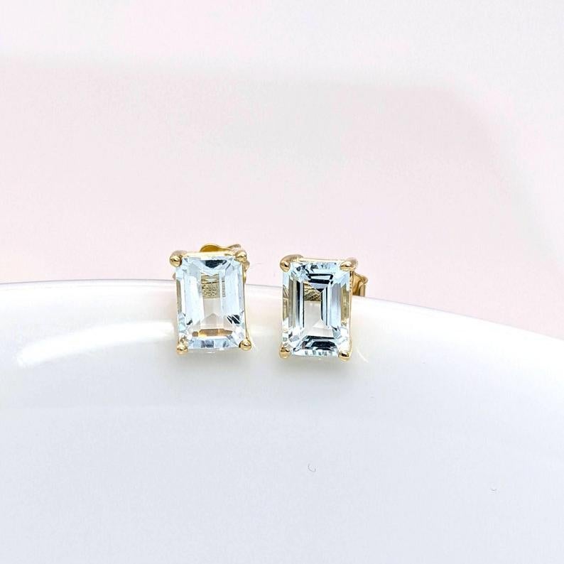 Aquamarine Solitaire Stud Earrings in Solid 14K Gold  Emerald cut 7x5mm In New Condition For Sale In Columbus, OH