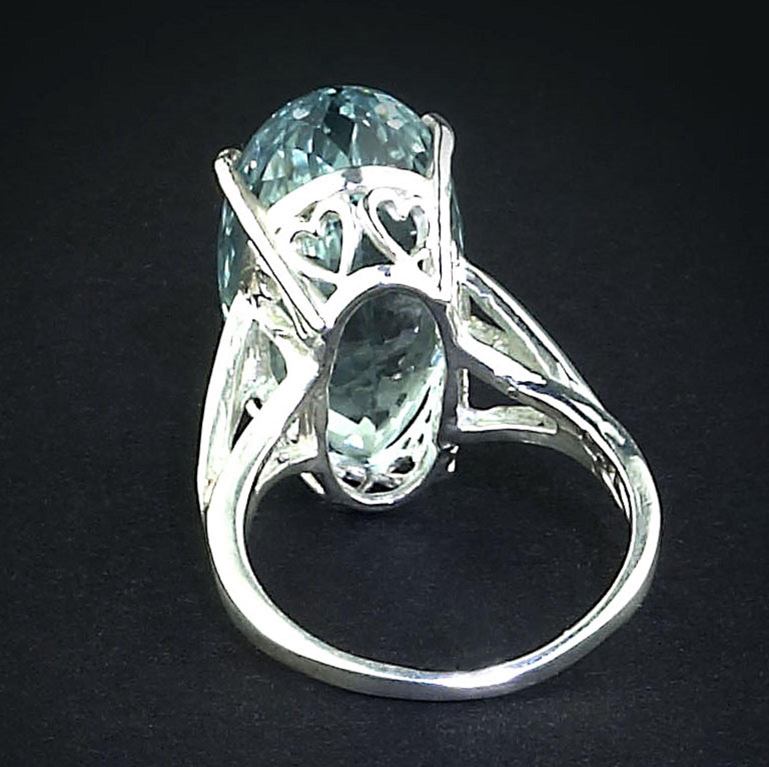 Aquamarine Stunning Oval in Sterling Silver Ring  March Birthstone In New Condition In Raleigh, NC