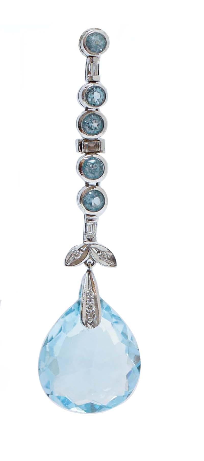 Fantastic dangle earrings in platinum structure mounted with aquamarine and diamonds for all the lenght. As pendant, a drop topaz.
These earrings were totally handmade by Italian master goldsmiths and they are in perfect conditions.
Diamonds 0.42