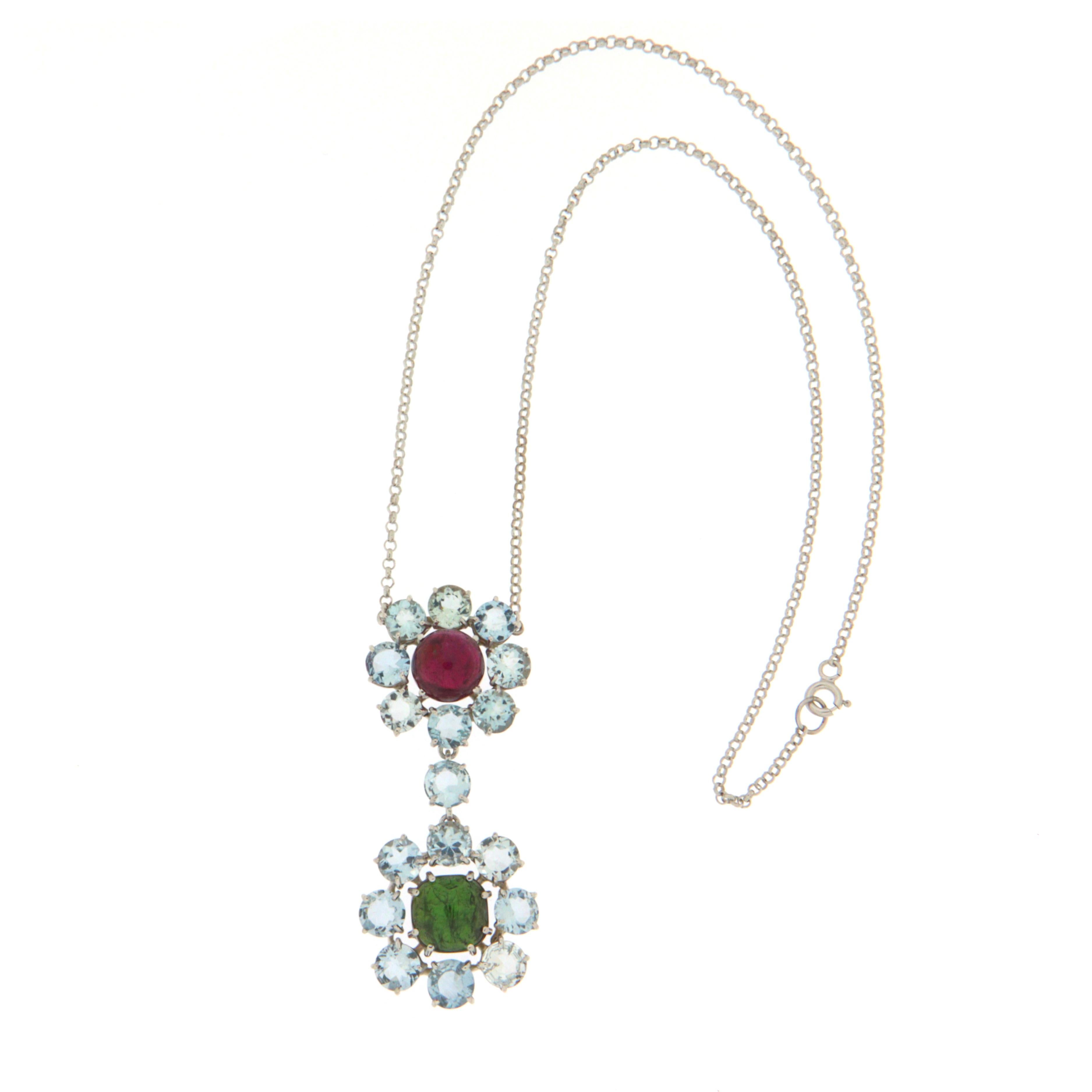 Artisan Collier pendentif en or blanc 18 carats avec aigue-marine et tourmaline en vente