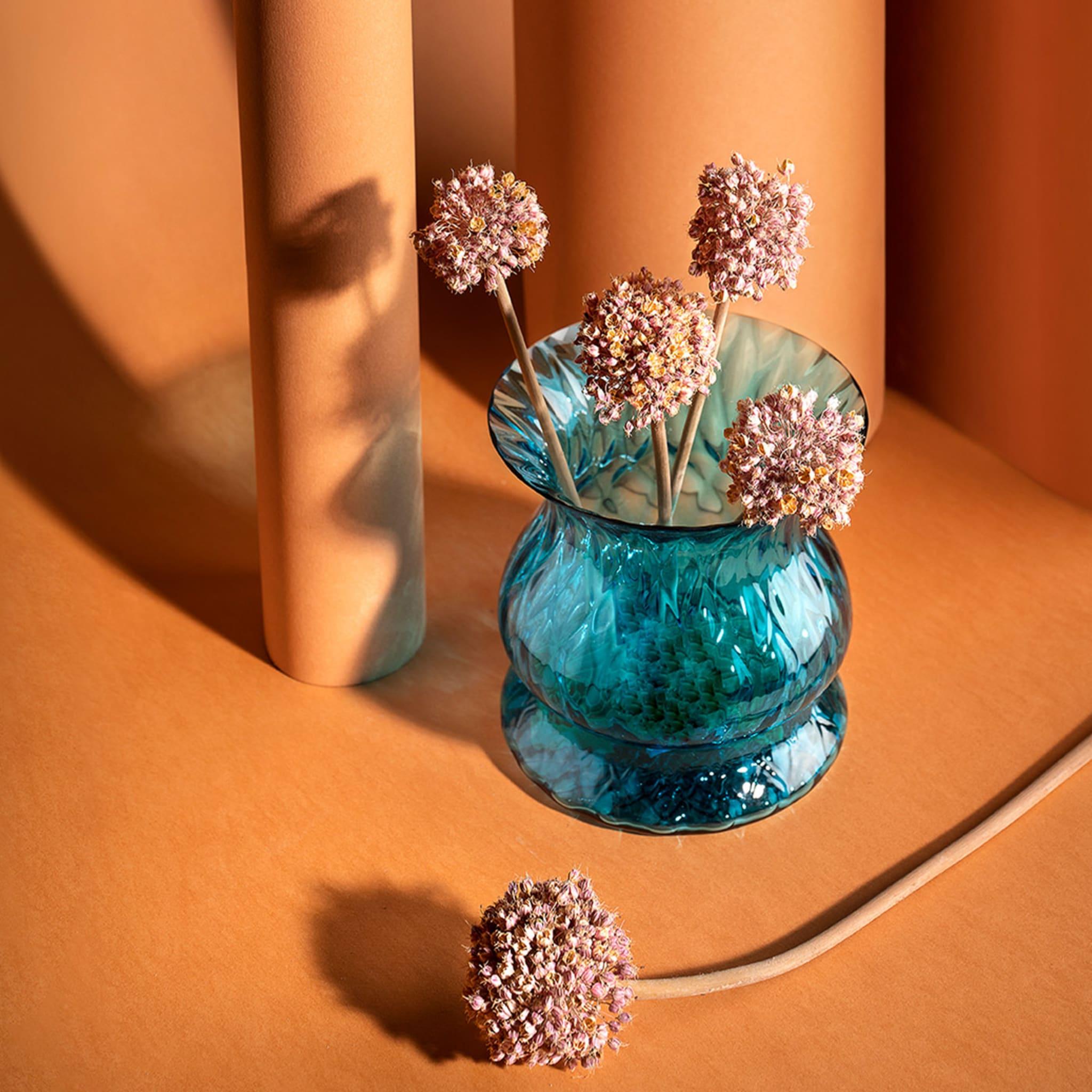 The intense cerulean blue Murano glass creates a magnetic vase with accentuated relief of macramé techniques. A Venetian signature style that everyone loves. The artistic glass is embellished with a particular texture that gives the surface a