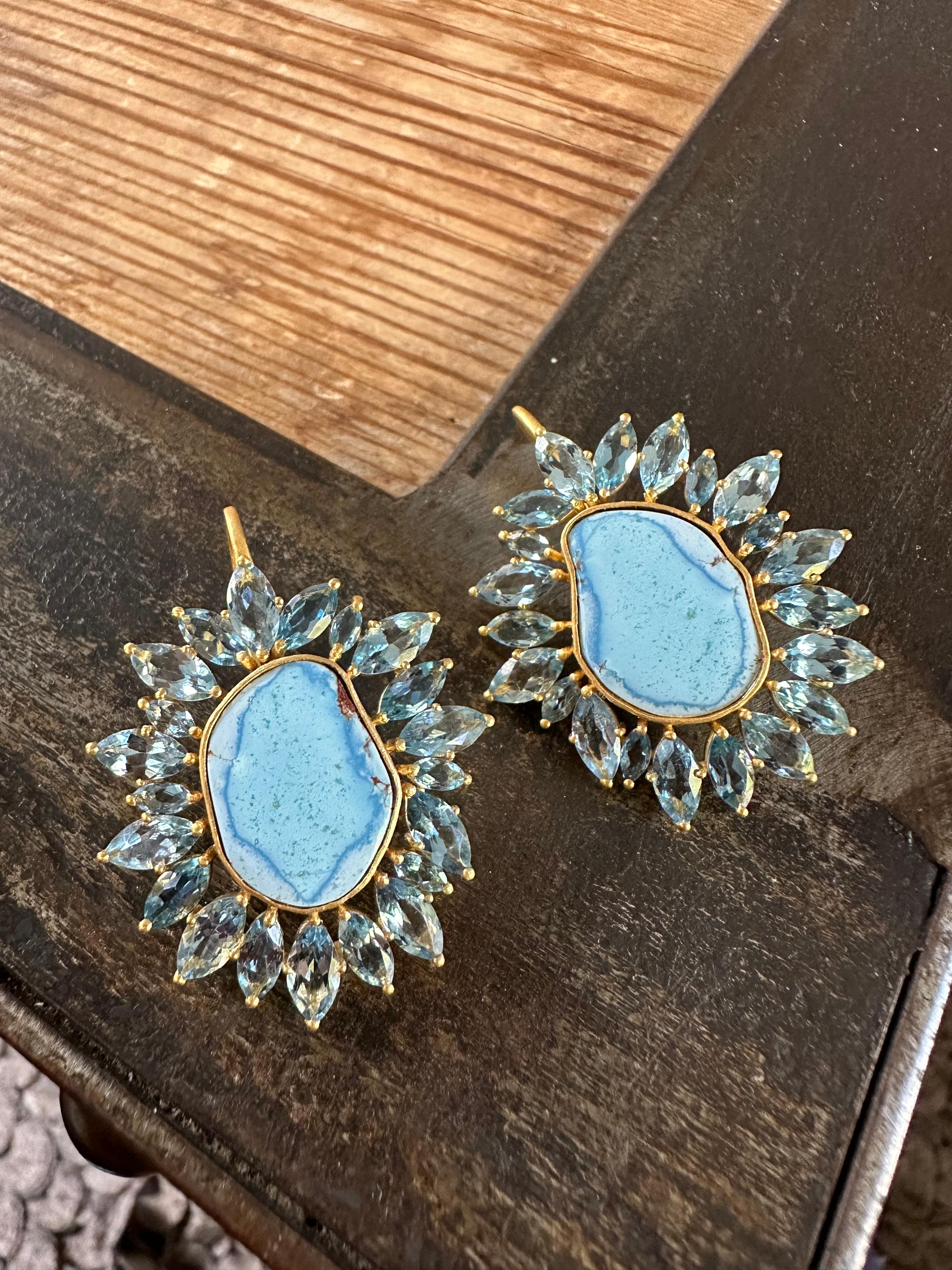 Aquamarine Turquoise Sunburst Earrings in 18kt Gold by Lauren Harper In New Condition For Sale In Winnetka, IL