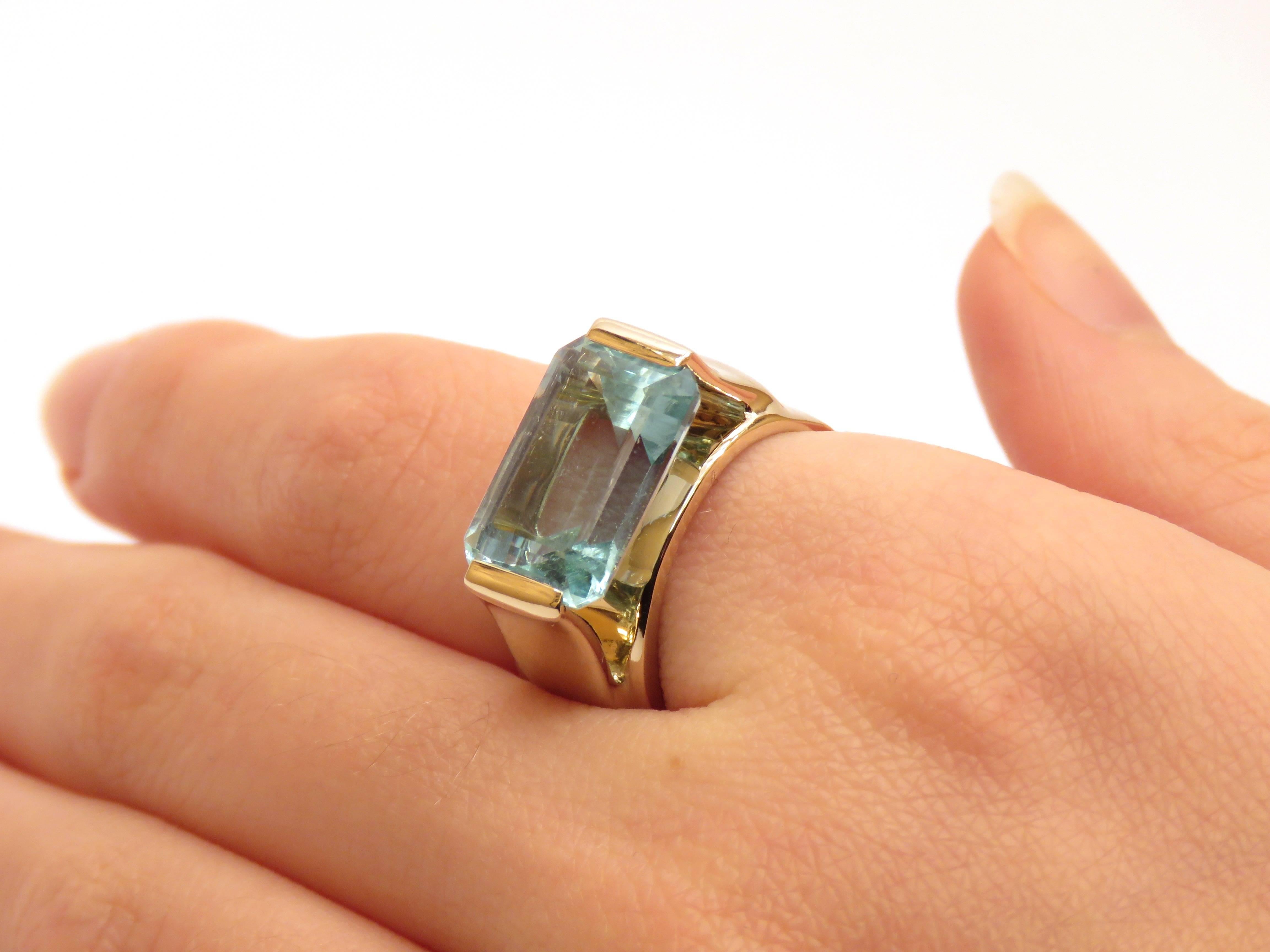 Modern Aquamarine White 18 Kt Gold Cocktail Ring Handcrafted in Italy by Botta Gioielli