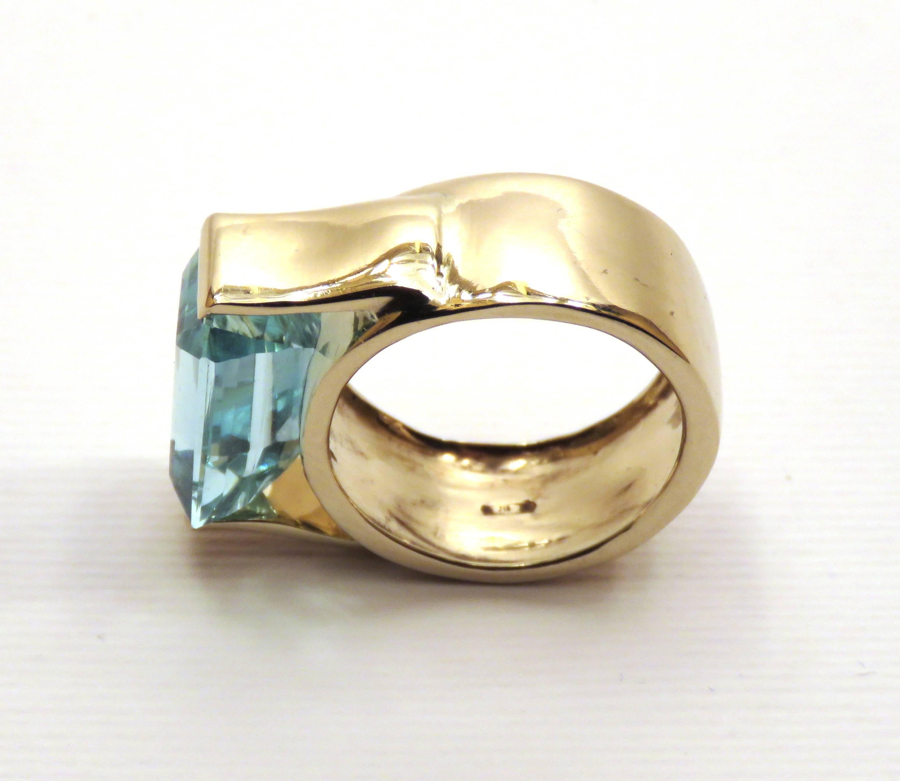 Aquamarine White 18 Kt Gold Cocktail Ring Handcrafted in Italy by Botta Gioielli In New Condition In Milano, IT