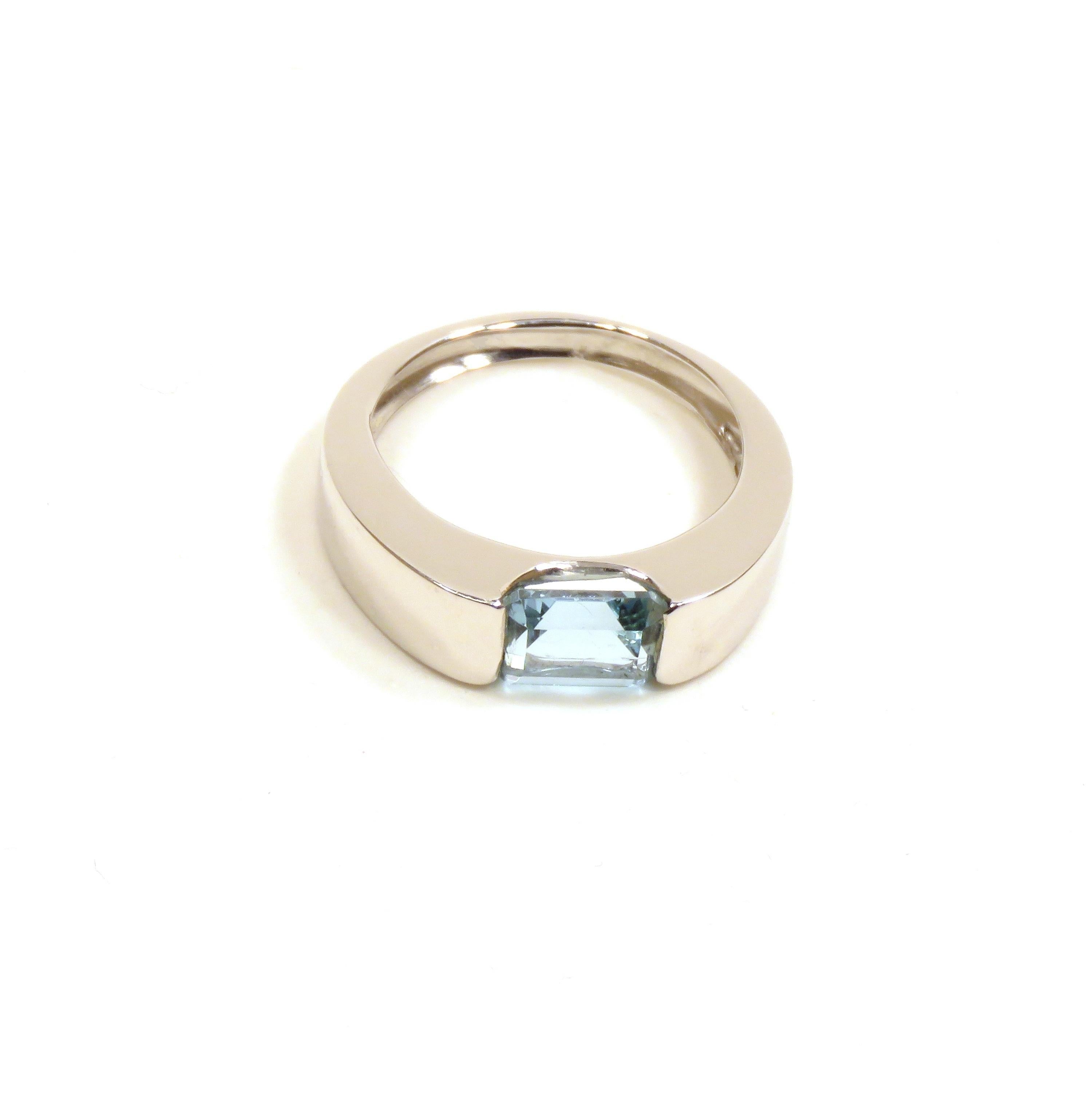Aquamarine White 18 Karat Gold Band Ring Handcrafted in Italy by Botta Gioielli 1
