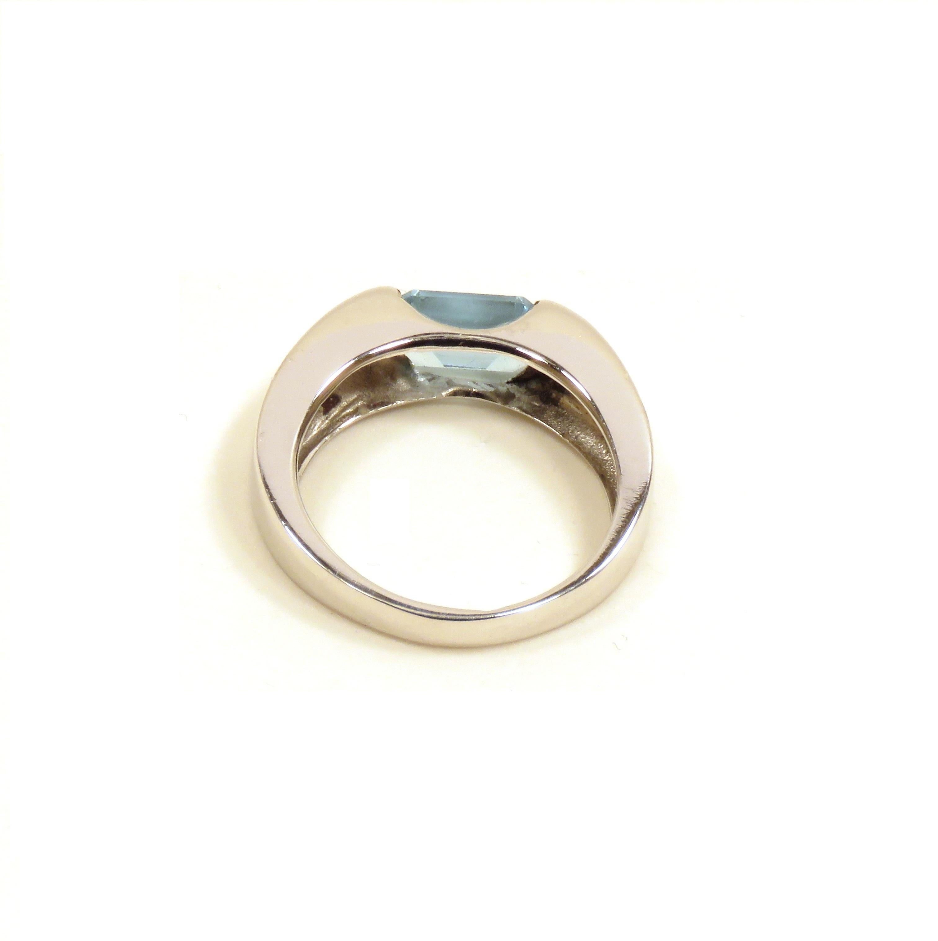 Aquamarine White 18 Karat Gold Band Ring Handcrafted in Italy by Botta Gioielli 2