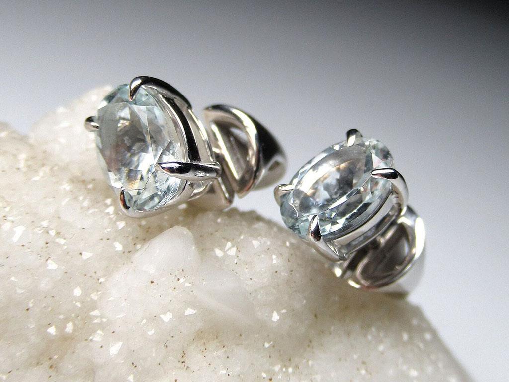 Aquamarine White Gold Earrings Studs Oval Blue Beryl Unisex For Sale 5