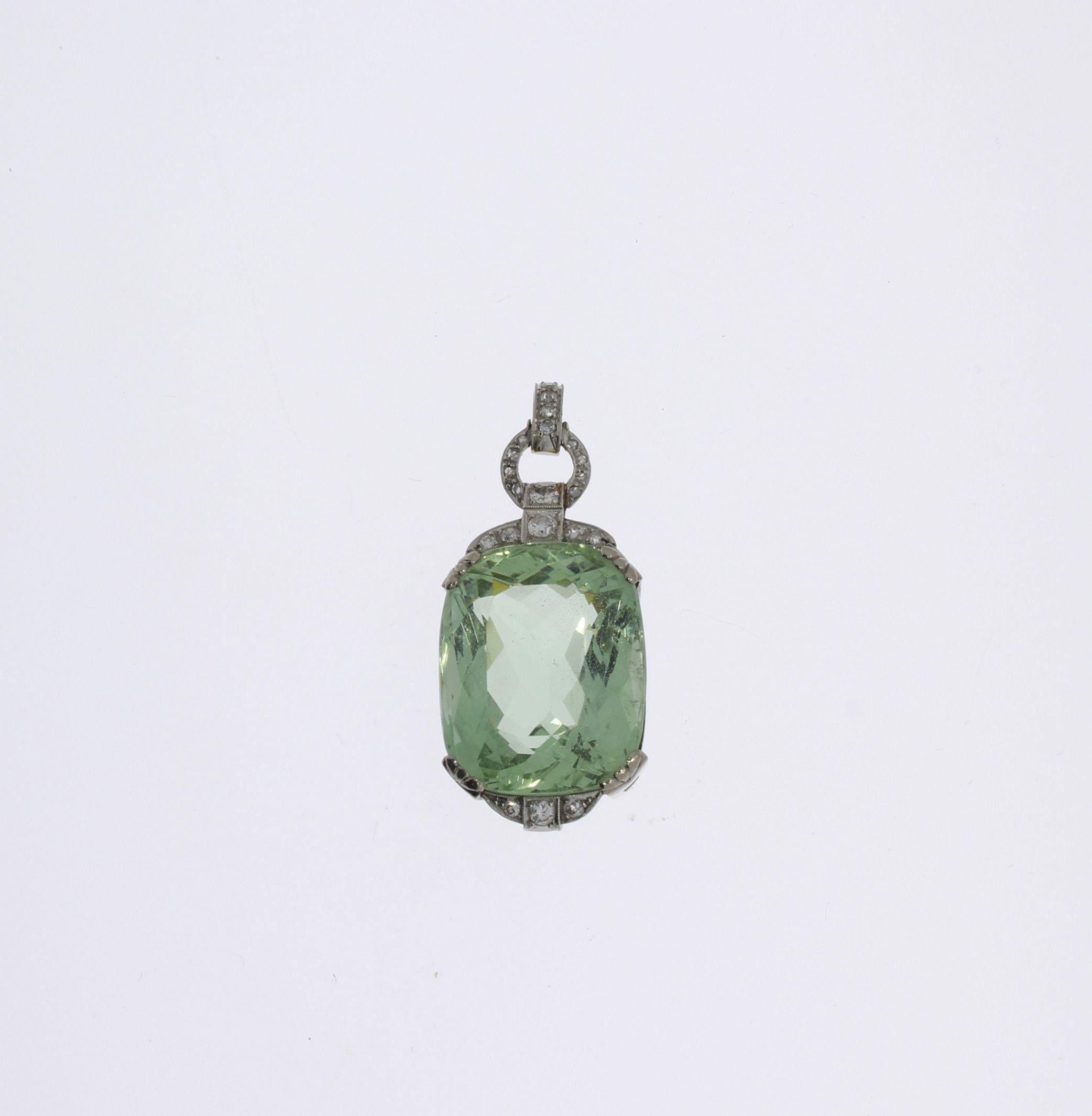 Aquamarine White Gold Pendant with Chain For Sale 3