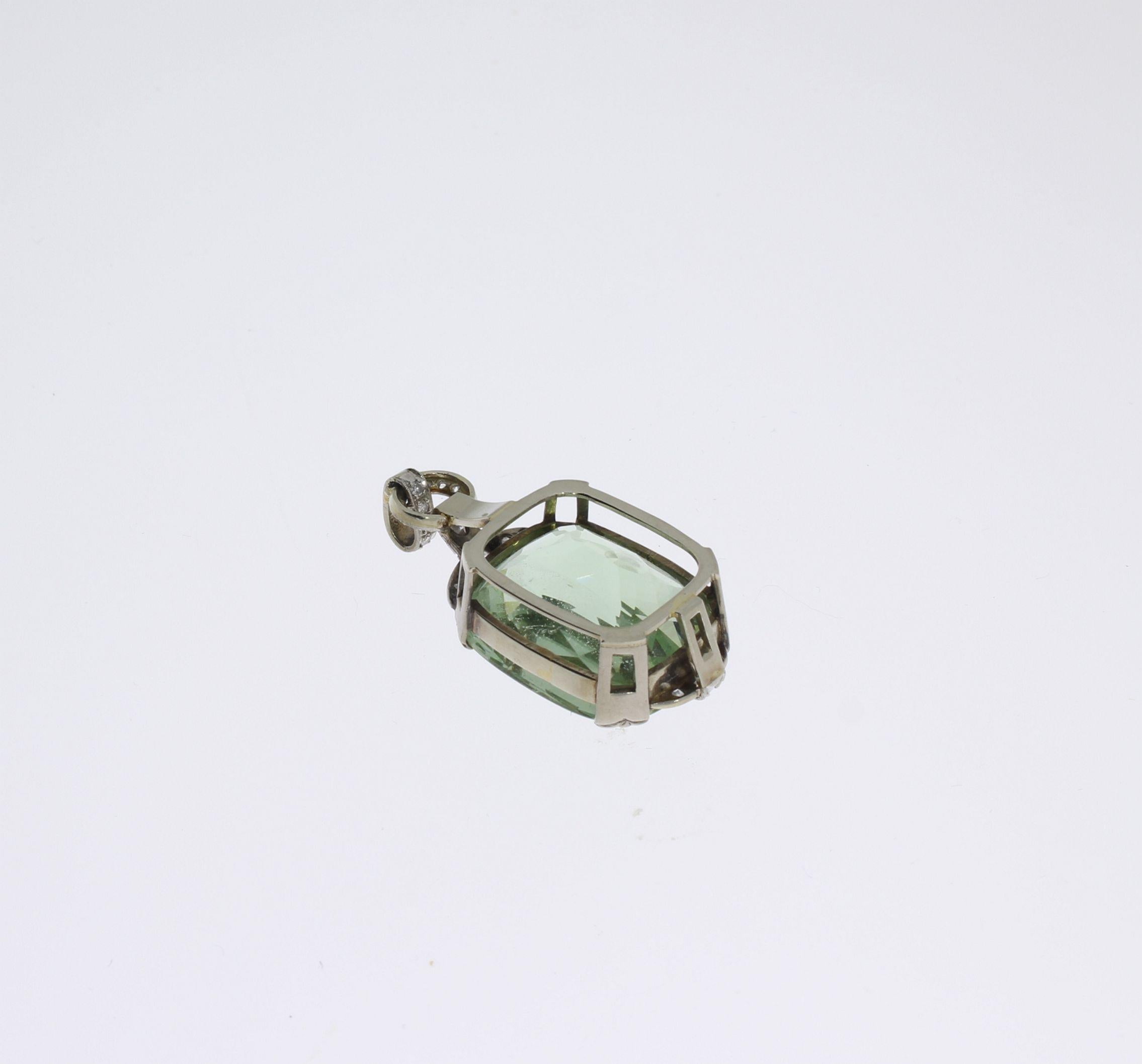 Aquamarine White Gold Pendant with Chain For Sale 4