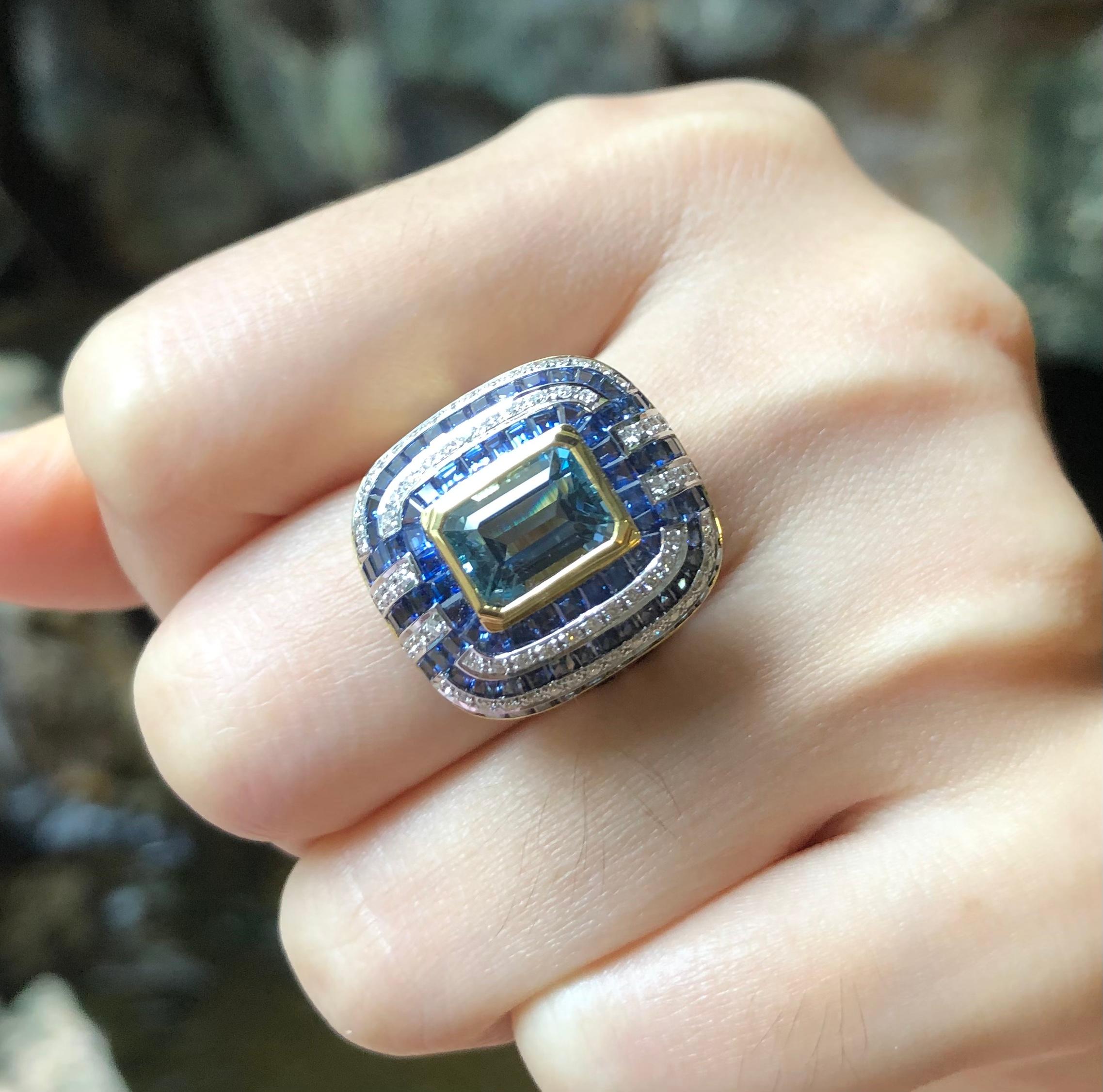 Taille mixte Bague en aigue-marine avec saphir bleu et diamants sertie dans des montures en or 18 carats en vente