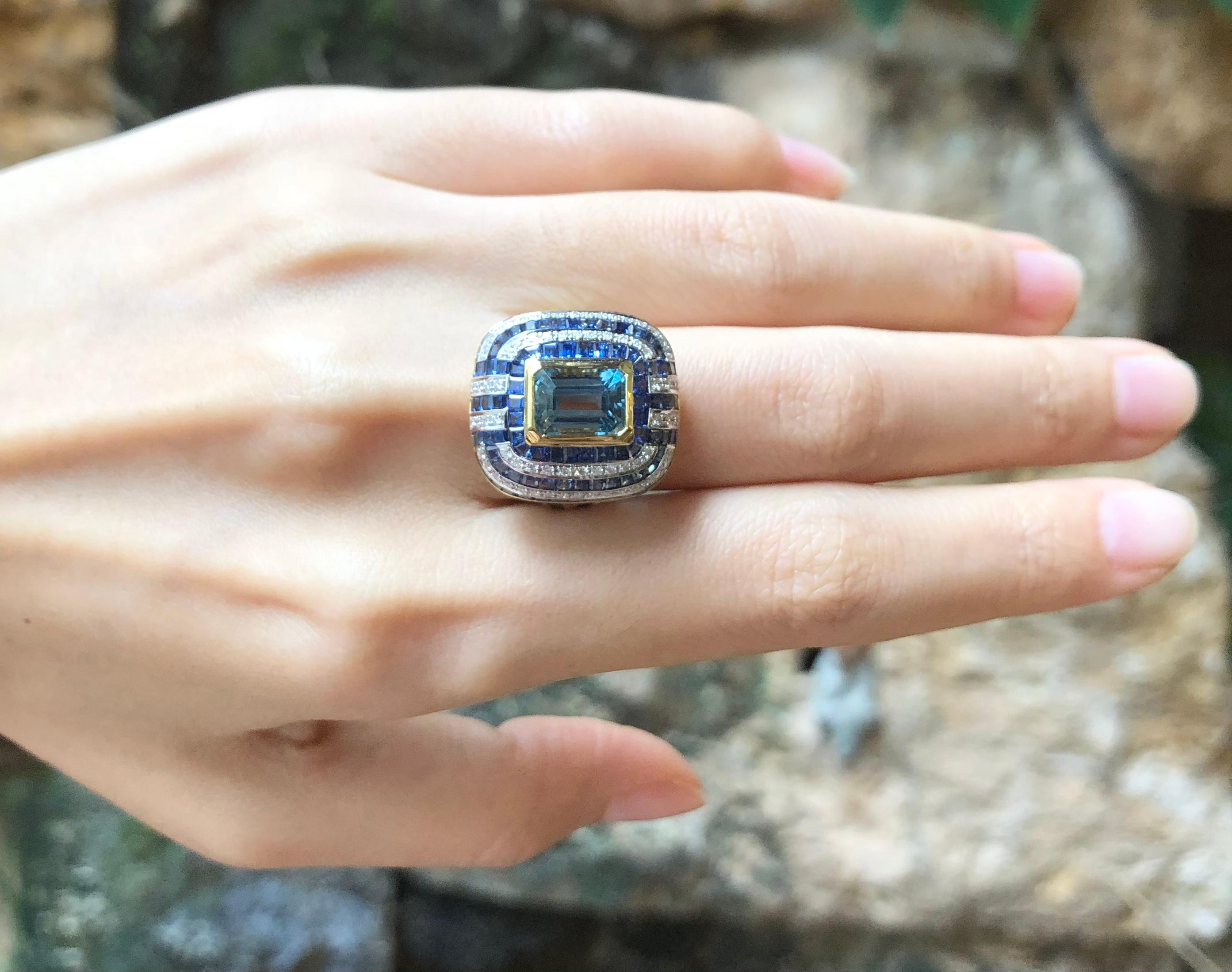 Bague en aigue-marine avec saphir bleu et diamants sertie dans des montures en or 18 carats Pour femmes en vente