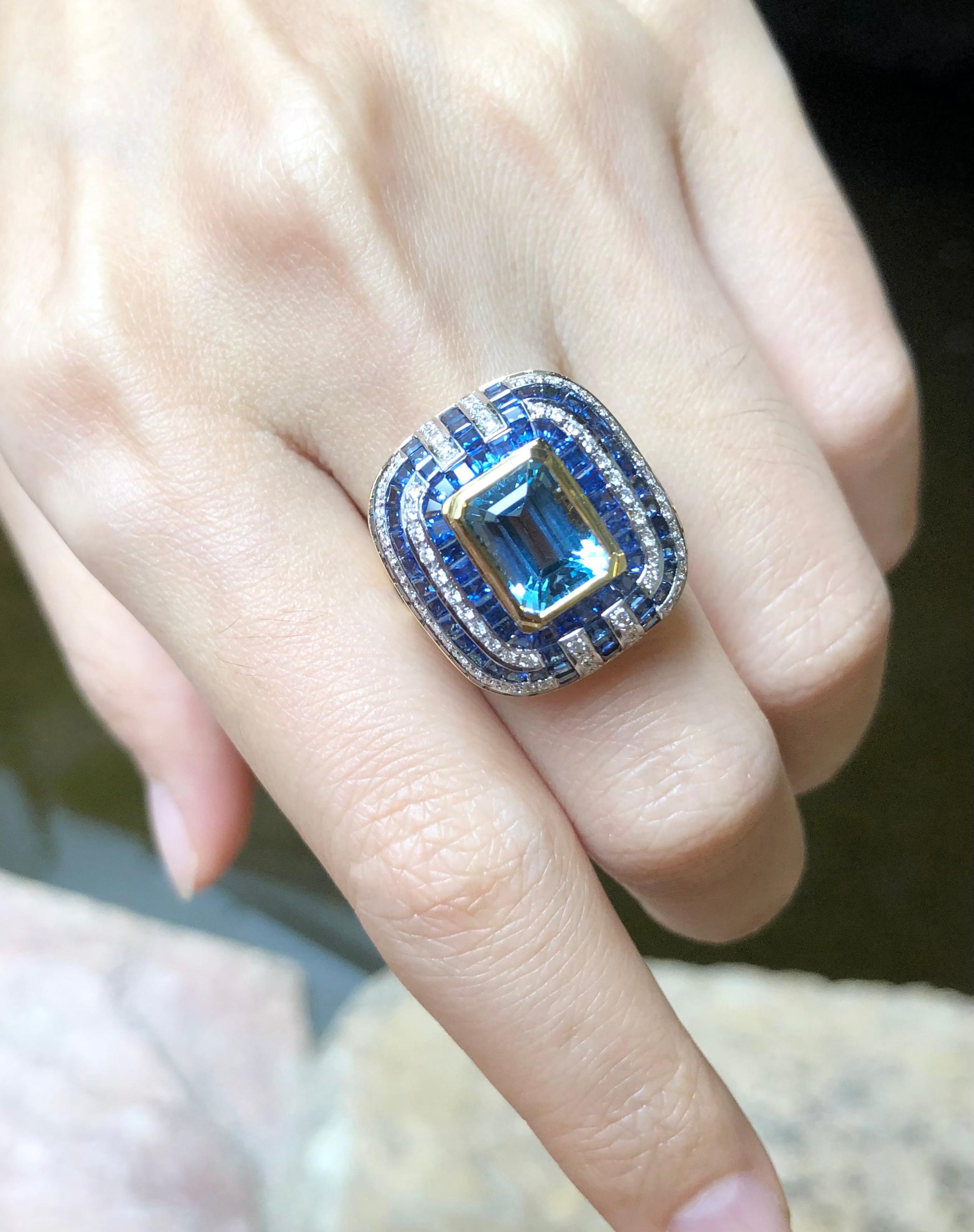 Women's Aquamarine with Blue Sapphire and Diamond Ring Set in 18 Karat Gold Settings For Sale