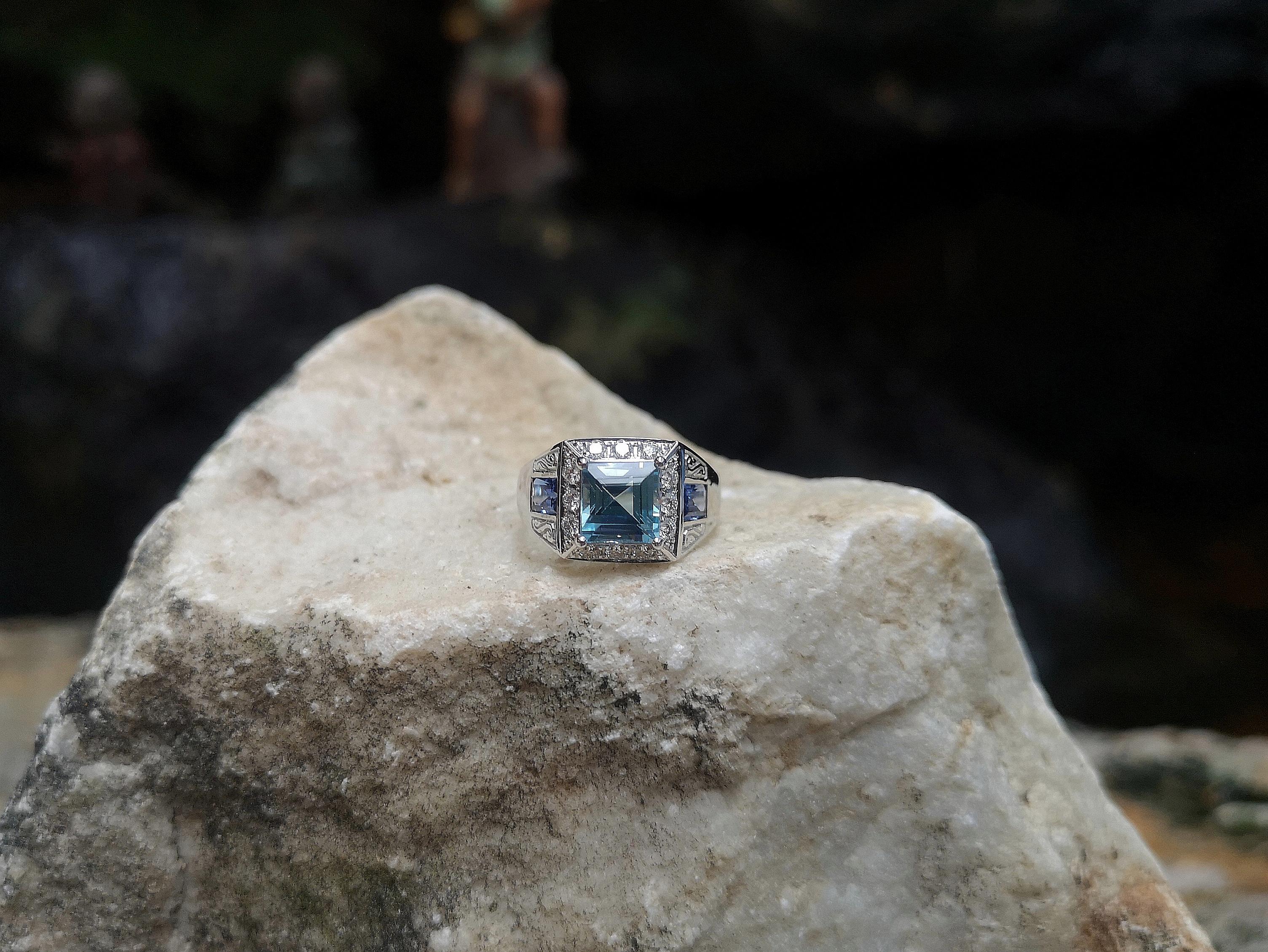 Ring aus 18 Karat Weißgold mit Aquamarin, blauem Saphir und Diamant im Angebot 4