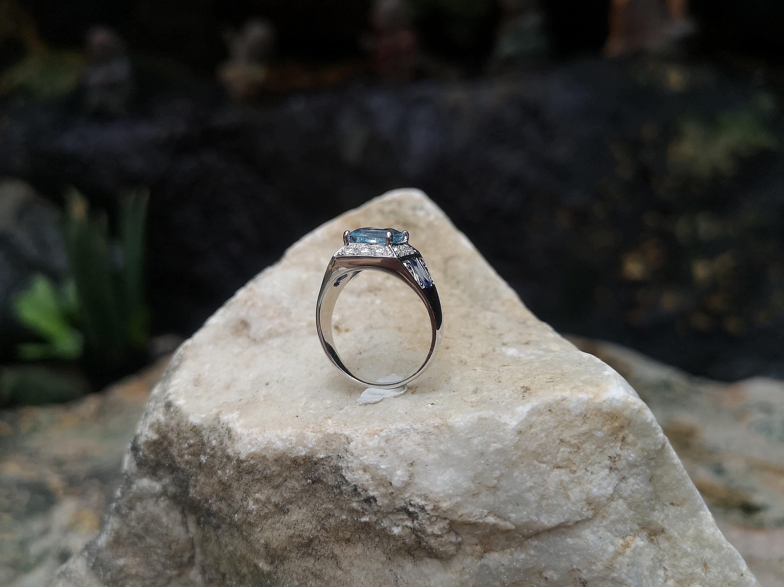 Ring aus 18 Karat Weißgold mit Aquamarin, blauem Saphir und Diamant im Angebot 6