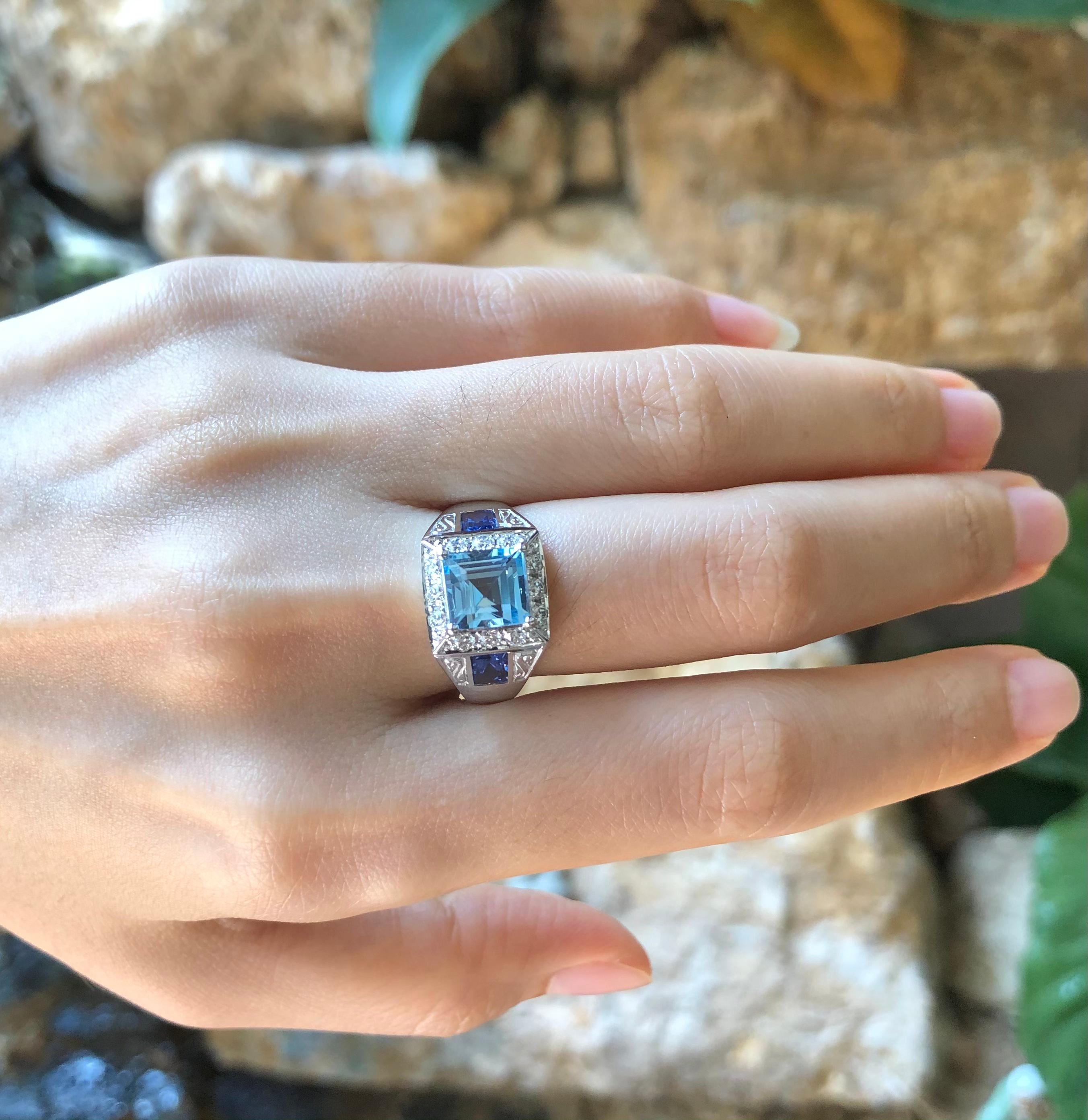 Aquamarin 1,66 Karat mit blauem Saphir 1,23 Karat und Diamant 0,40 Karat Ring in 18 Karat Weißgold gefasst

Breite:  0.8 cm 
Länge: 0,8 cm
Ringgröße: 56
Gesamtgewicht: 5,69 Gramm


