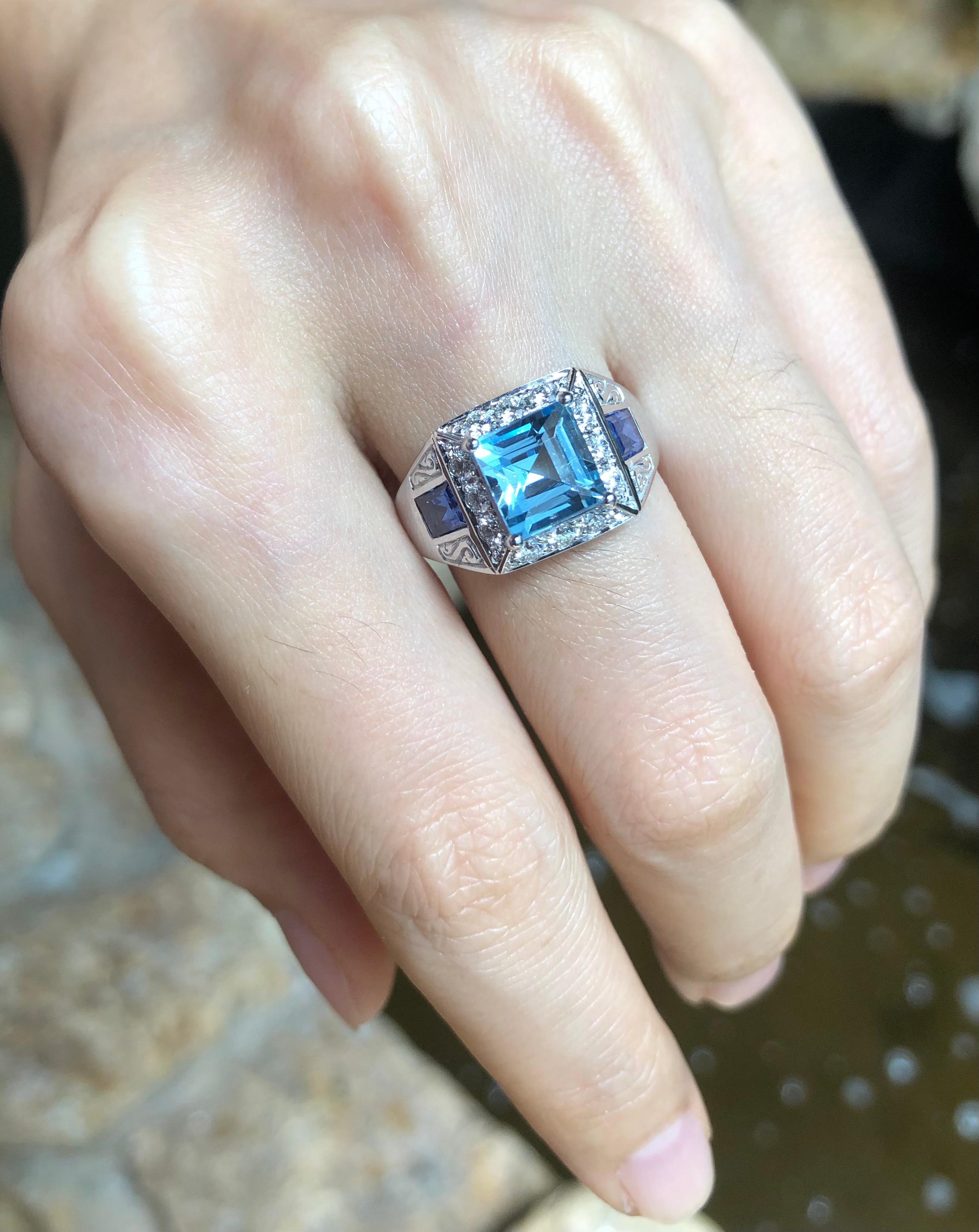 Ring aus 18 Karat Weißgold mit Aquamarin, blauem Saphir und Diamant (Art déco) im Angebot