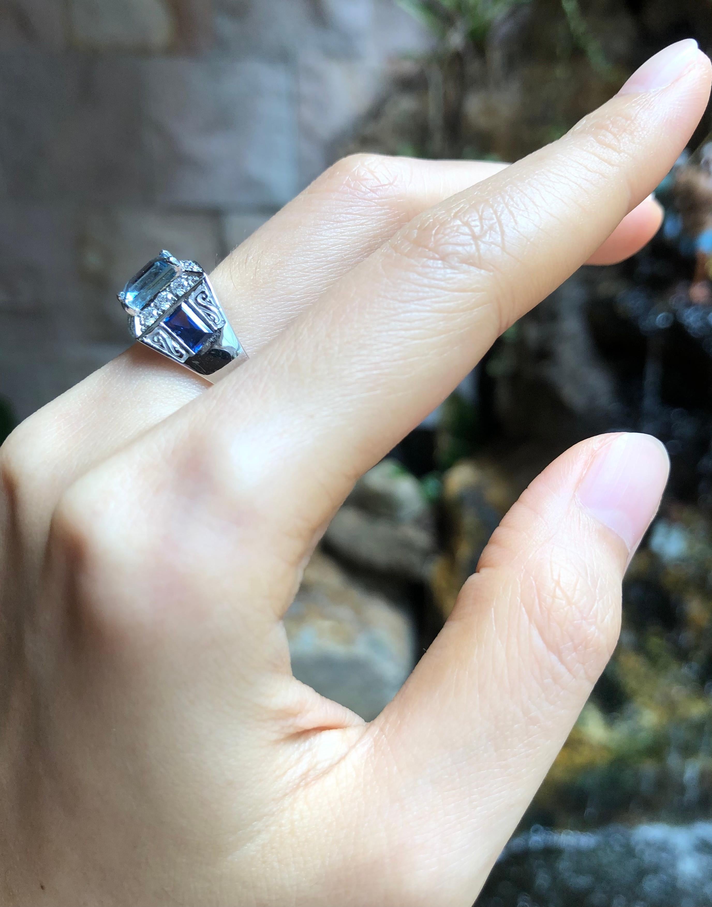 Ring aus 18 Karat Weißgold mit Aquamarin, blauem Saphir und Diamant (Gemischter Schliff) im Angebot