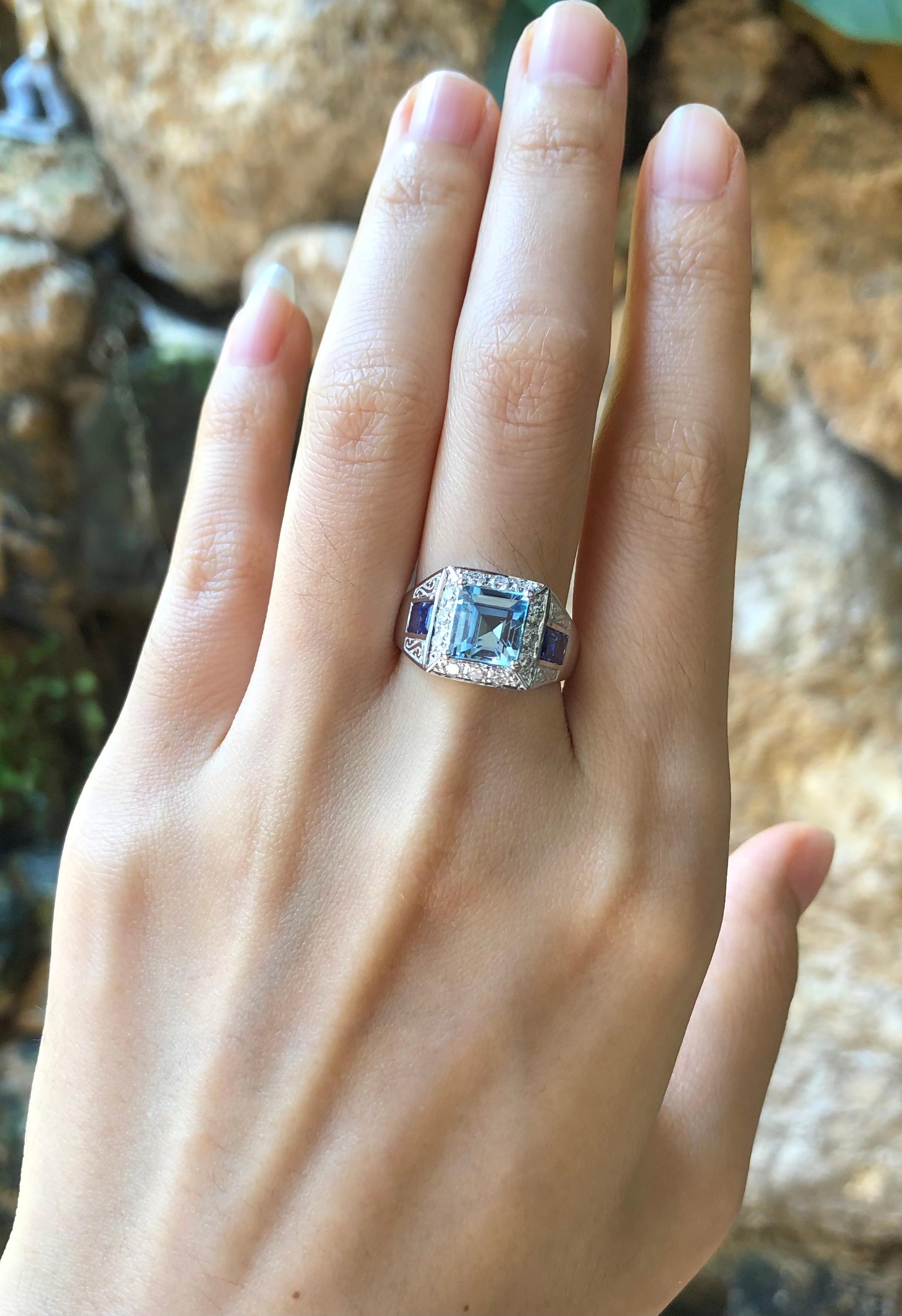 Ring aus 18 Karat Weißgold mit Aquamarin, blauem Saphir und Diamant im Zustand „Neu“ im Angebot in Bangkok, TH