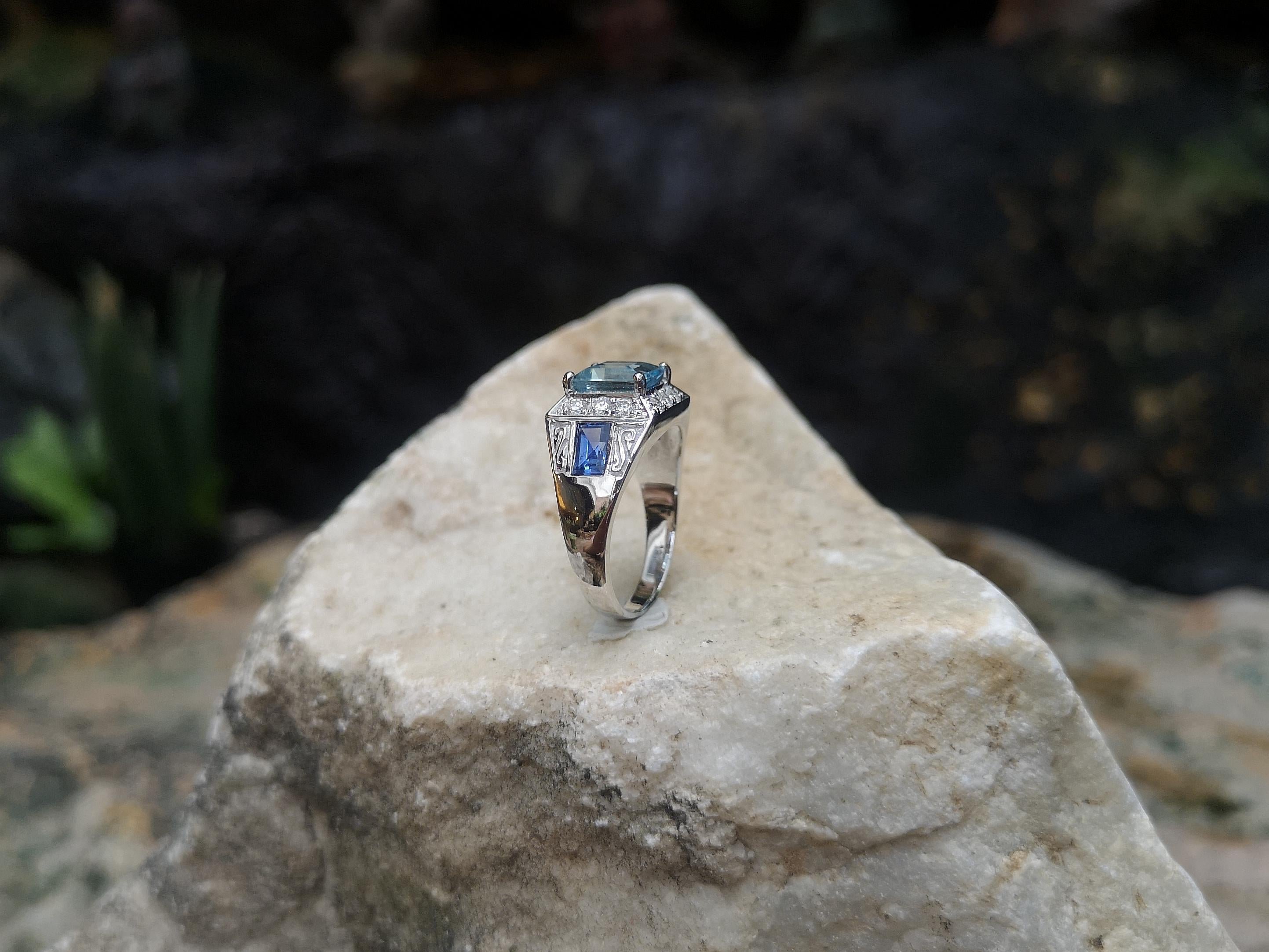 Ring aus 18 Karat Weißgold mit Aquamarin, blauem Saphir und Diamant im Angebot 2