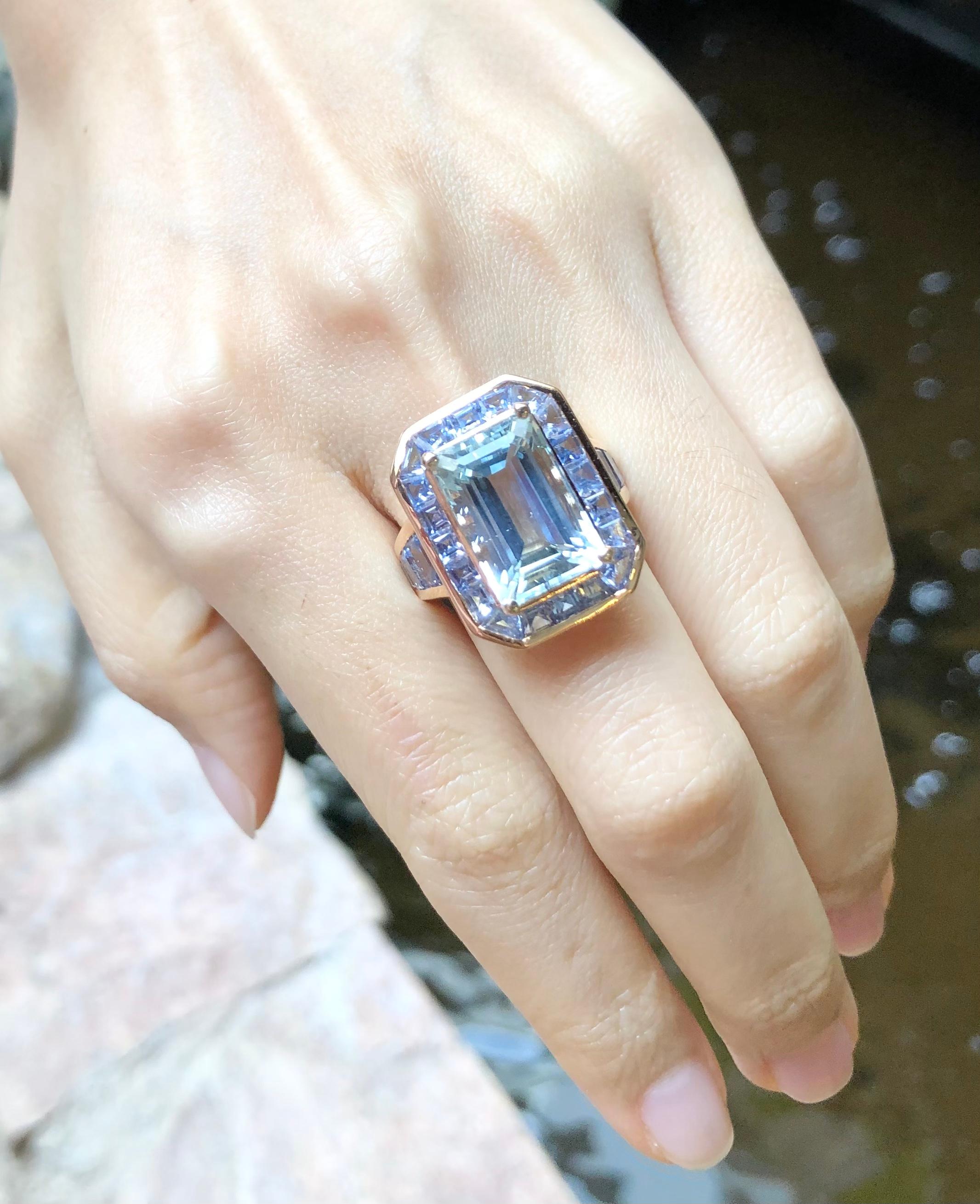 Contemporary Aquamarine with Blue Sapphire Ring Set in 18 Karat Rose Gold Settings For Sale
