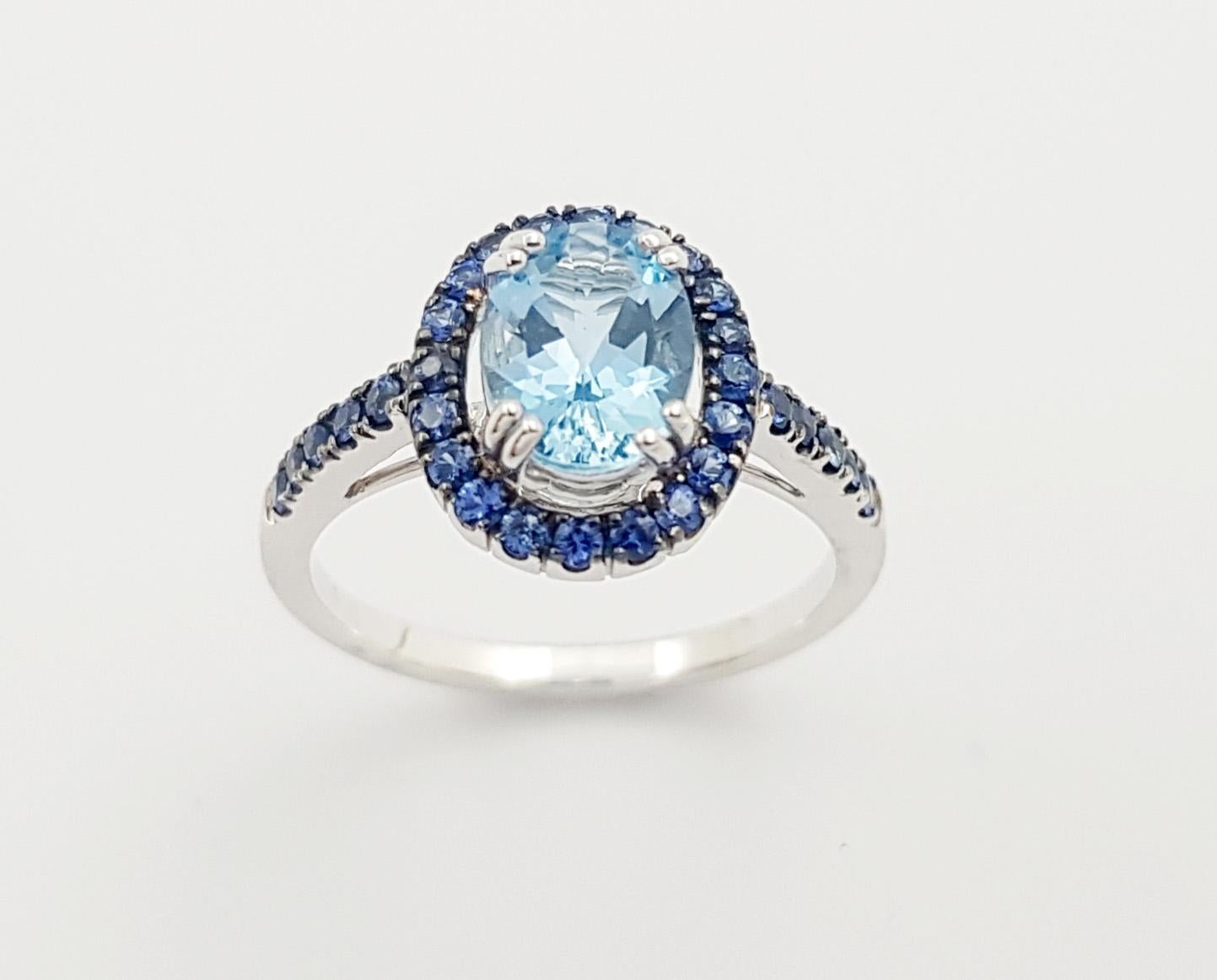 Aquamarine with Blue Sapphire Ring set in 18K White Gold Settings For Sale 3