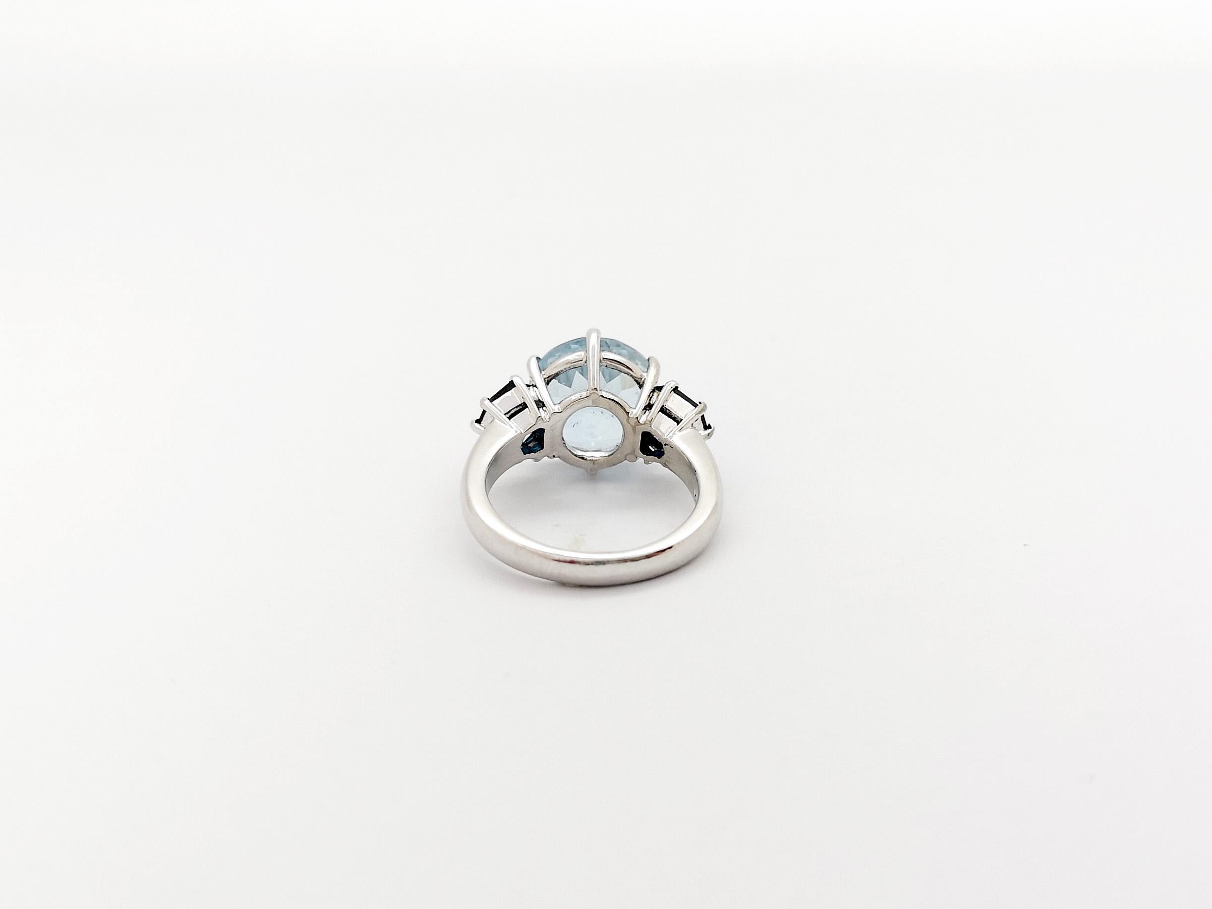 Aquamarine with Blue Sapphire Ring set in Platinum 900 settings For Sale 7