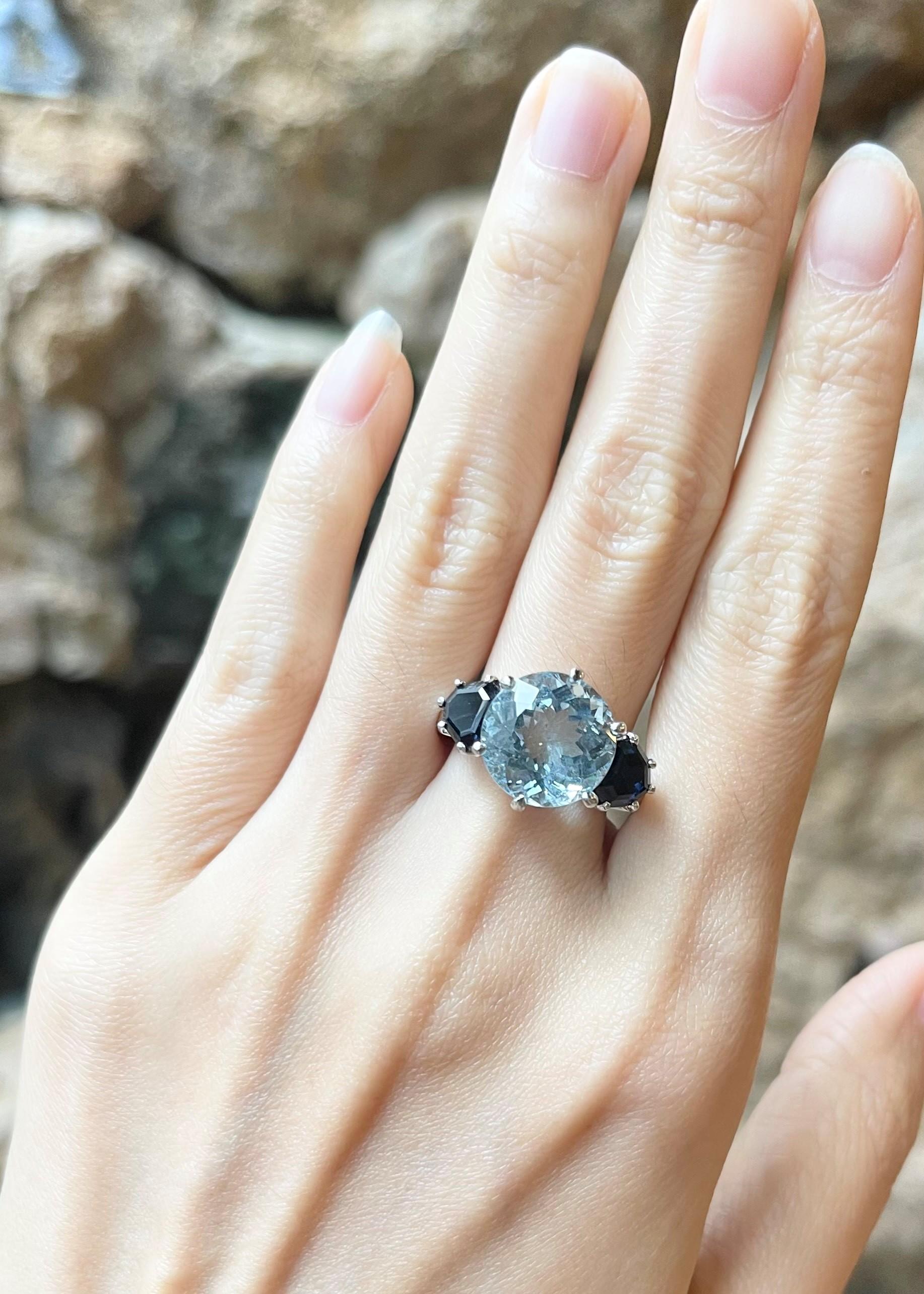 Donna Anello con acquamarina e zaffiro blu con montatura in platino 900 in vendita