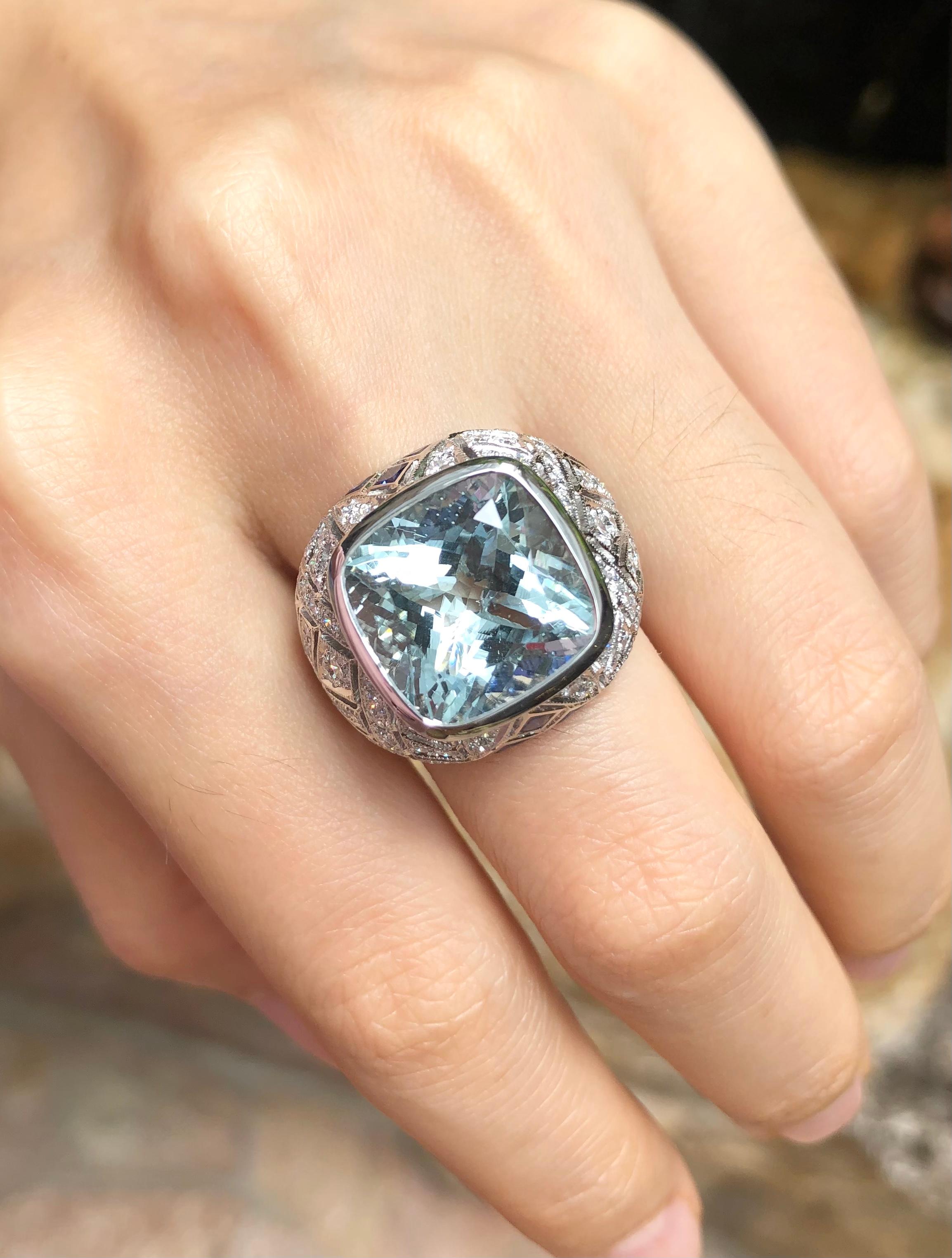 Art Deco Aquamarine with Diamond and Blue Sapphire Ring in 18 Karat White Gold Settings For Sale