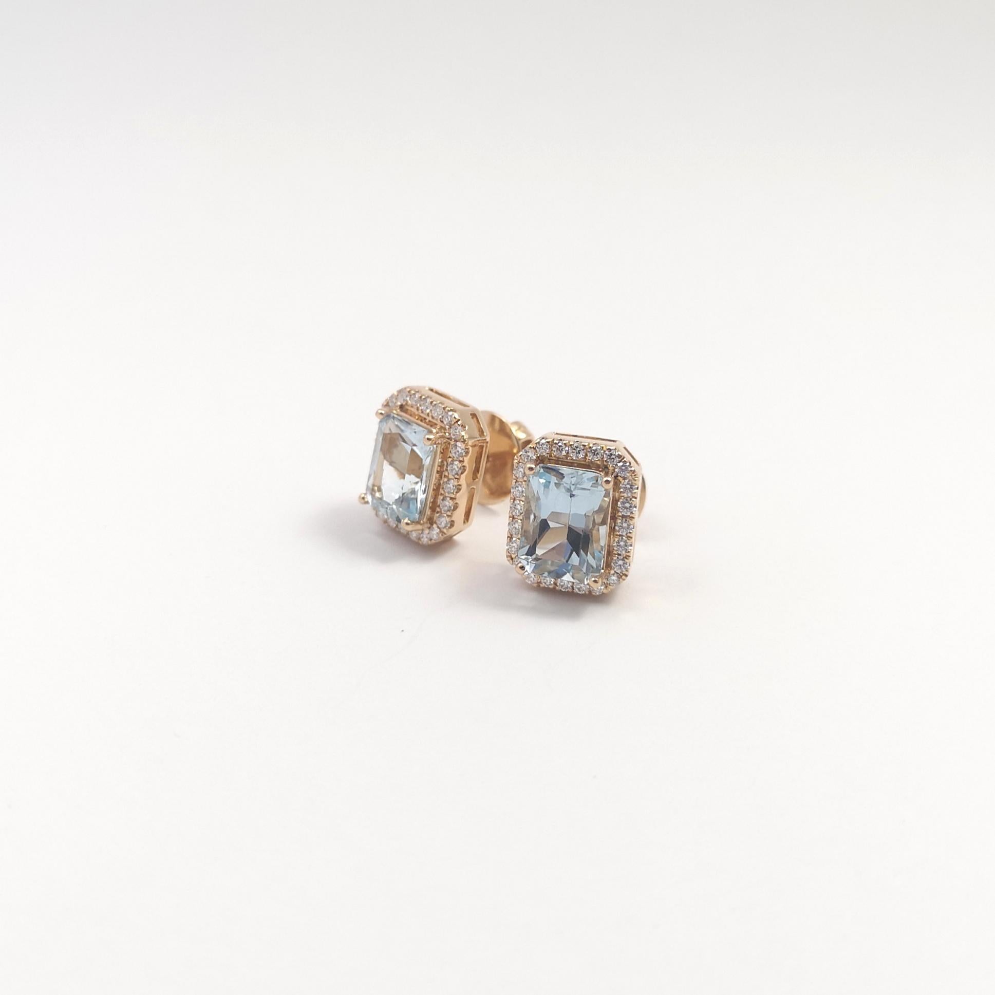 Orecchini con acquamarina e diamanti incastonati in oro rosa 18K In condizioni Nuovo in vendita a Bangkok, TH