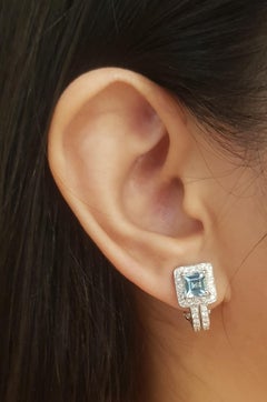 Orecchini con acquamarina e diamanti con montatura in oro bianco 18 carati
