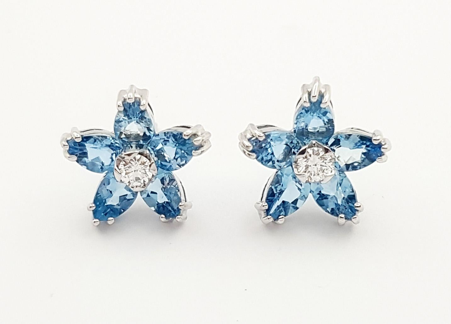 Contemporary Aquamarine with Diamond Earrings set in 18K White Gold Settings For Sale