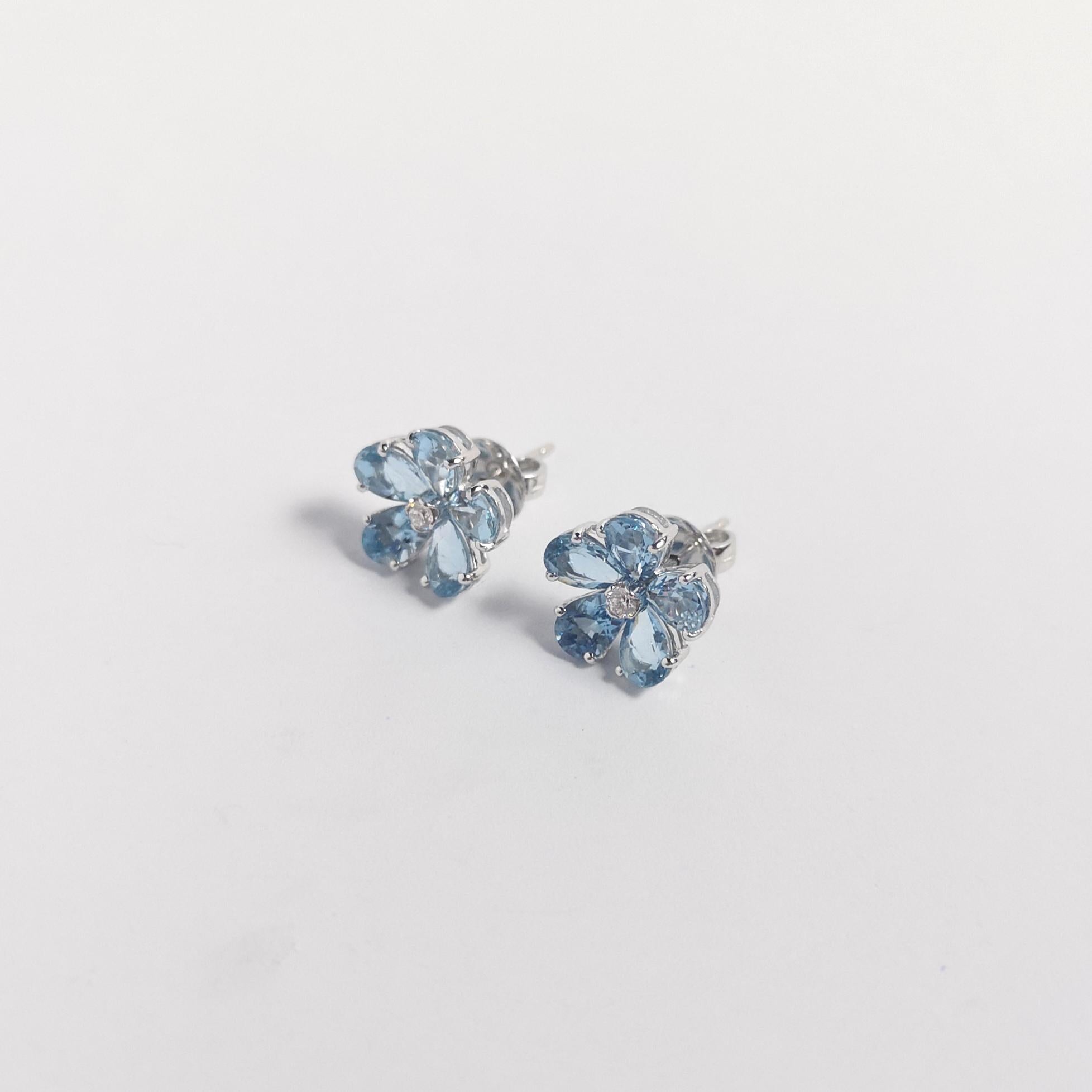 Donna Orecchini con fiori di acquamarina e diamanti con montatura in oro bianco 18 carati in vendita