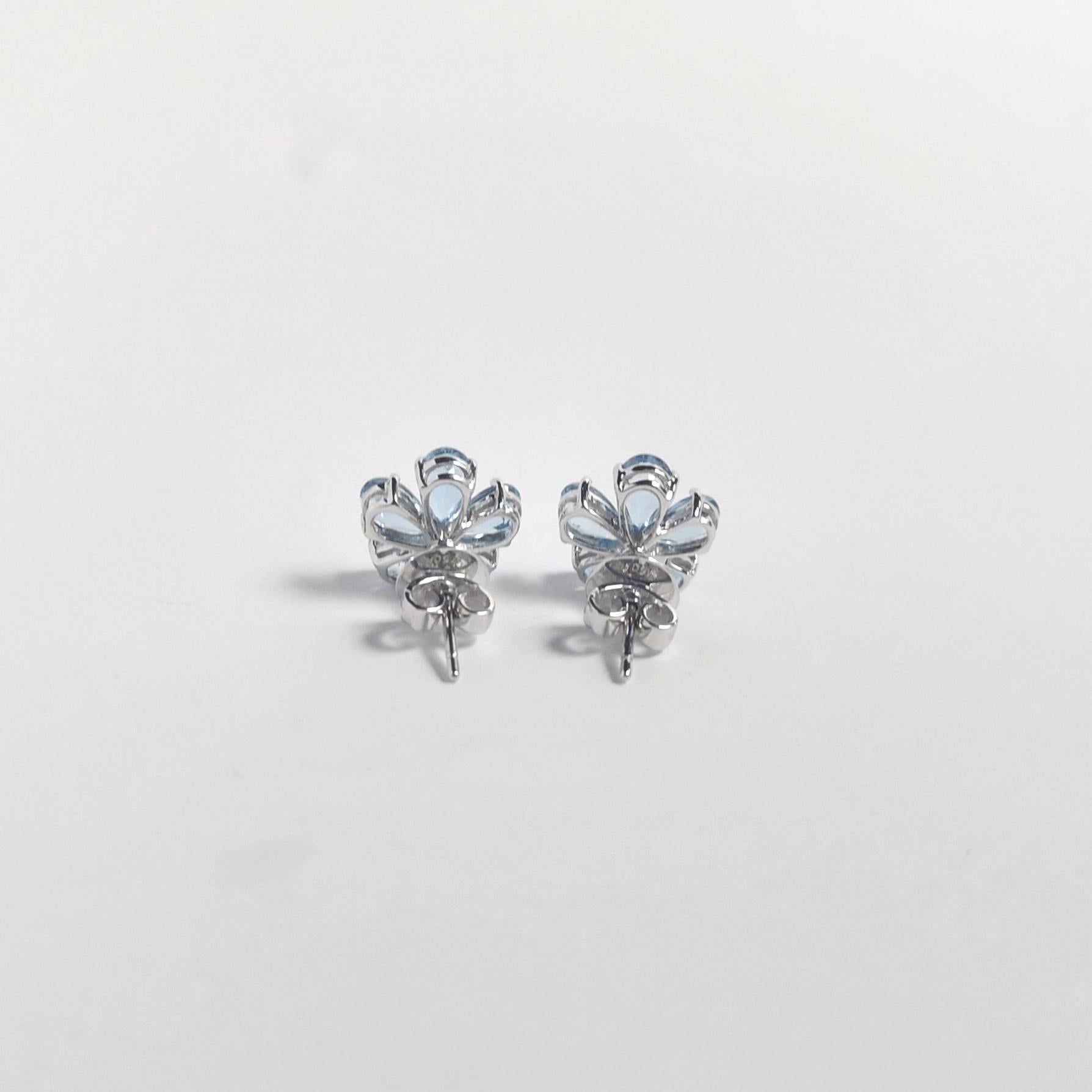 Orecchini con fiori di acquamarina e diamanti con montatura in oro bianco 18 carati in vendita 1